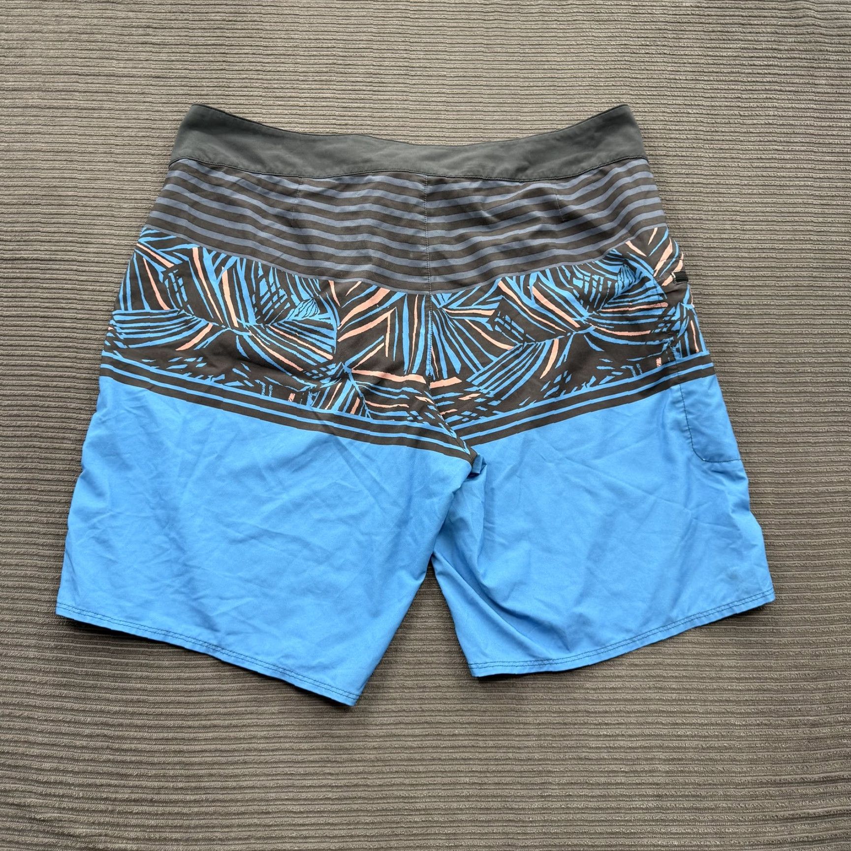 Patagonia Patagonia Board Shorts Mens 36 Blue Black Palm Print Swim Trunks Surf Pocket Size US 36 / EU 52 - 2 Thumbnail