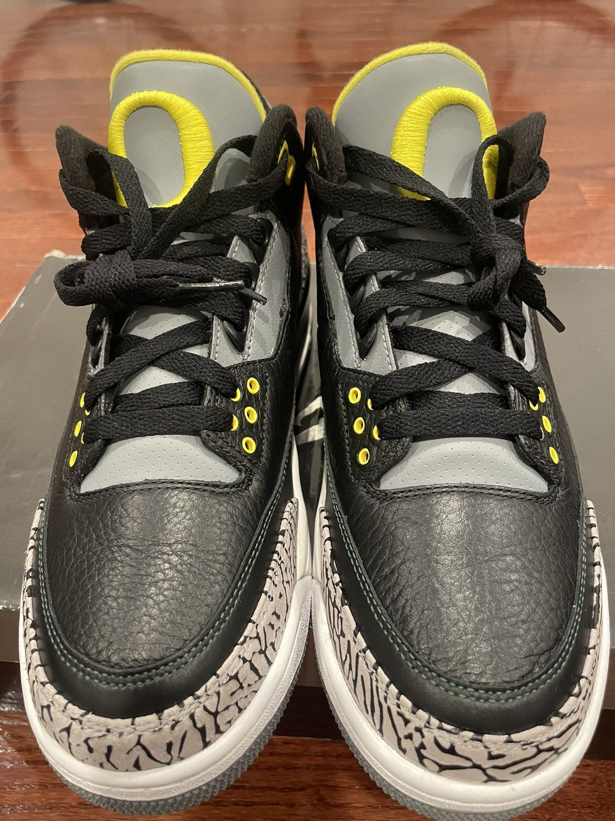 Jordan Brand 100% Authentic Jordan 3 Pitcrew lll Promo Players Pair sz 9 Size US 9 / EU 42 - 10 Thumbnail
