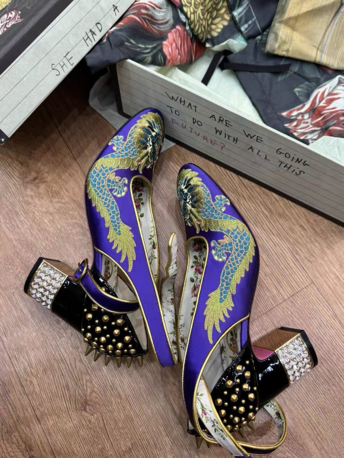 Gucci Rare Gucci Runway Satin Embroidered Dragon Caspar Pumps Size US 7.5 / IT 37.5 - 1 Thumbnail