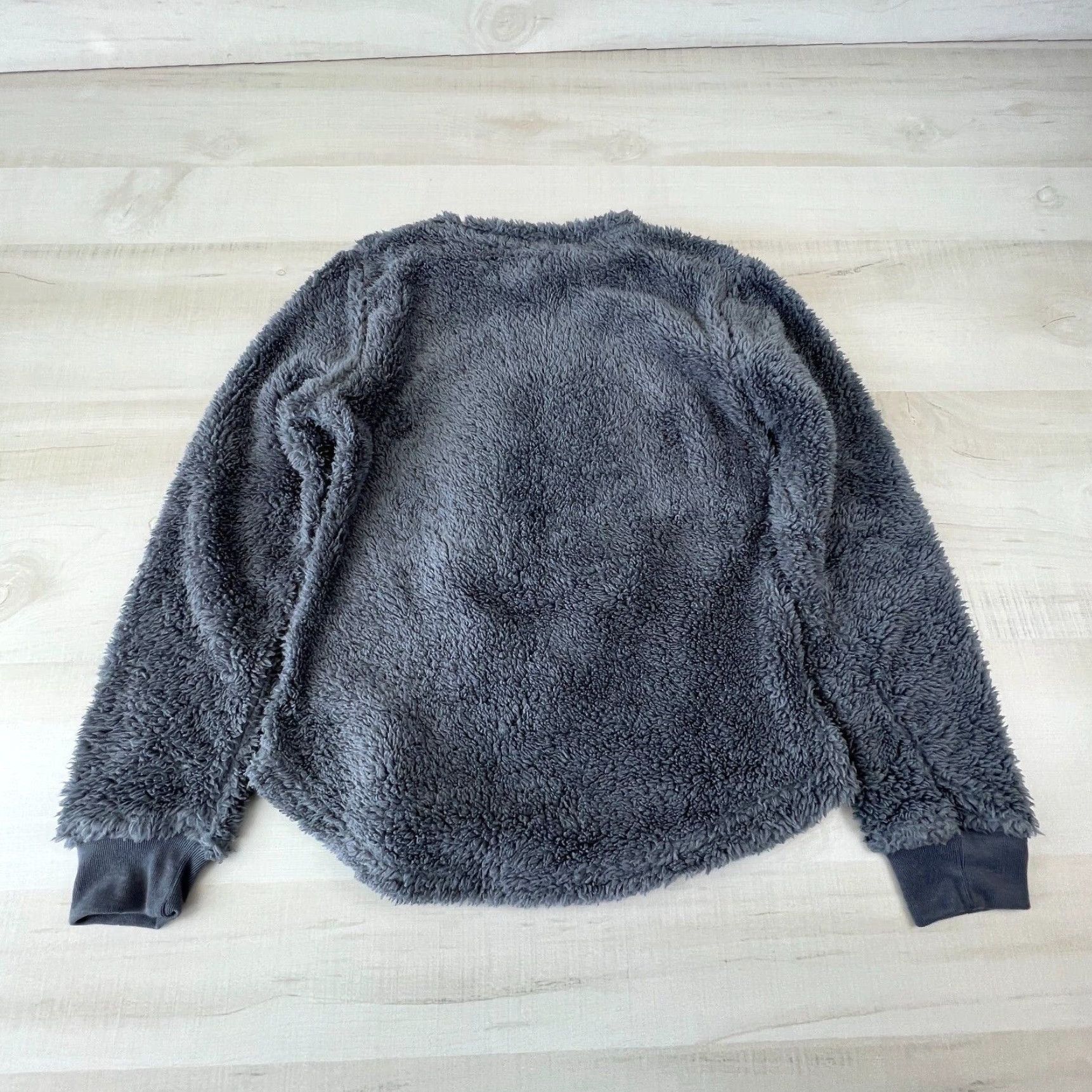 Disney Disney Minnie Mouse Womens Fuzzy Sweater Small Juniors Gray Pullover Size S / US 4 / IT 40 - 7 Thumbnail