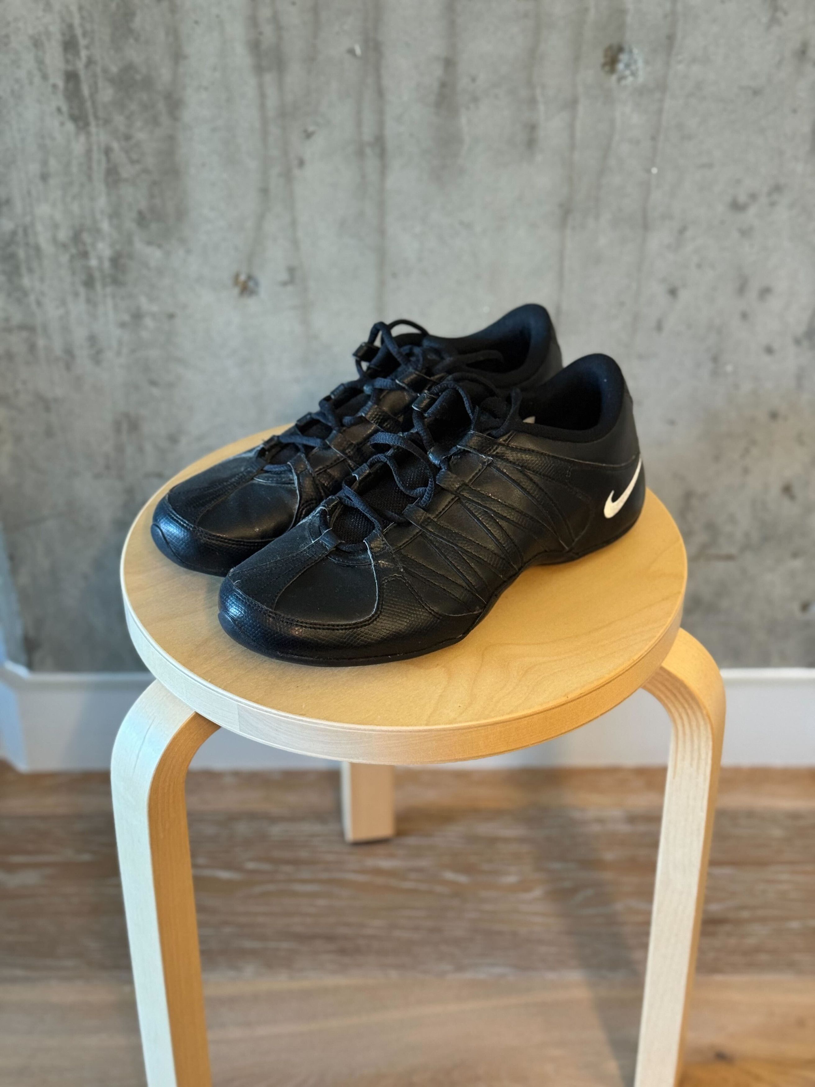 Nike Musique IV Dance Cheer Shoes Size US 9 / EU 42 - 1 Thumbnail