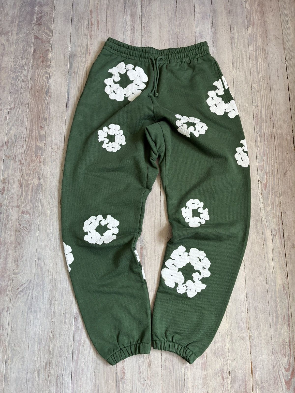 DENIM TEARS Denim Tears Wreath Sweatpants Small Size US 30 / EU 46 - 1 Thumbnail