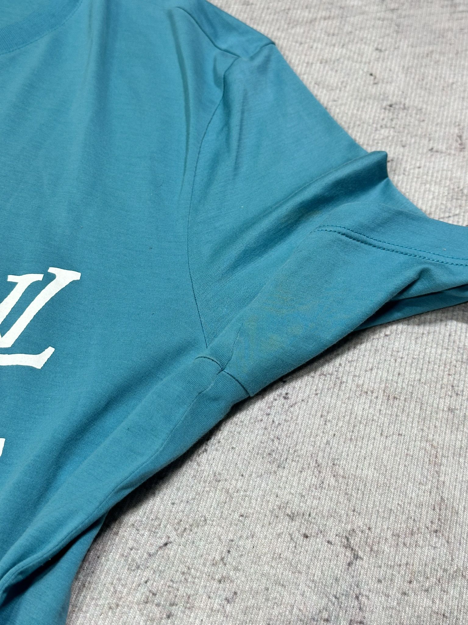 Louis Vuitton Louis Vuitton T-Shirt Feathers LV Logo Print Blue Size M / US 6-8 / IT 42-44 - 7 Thumbnail