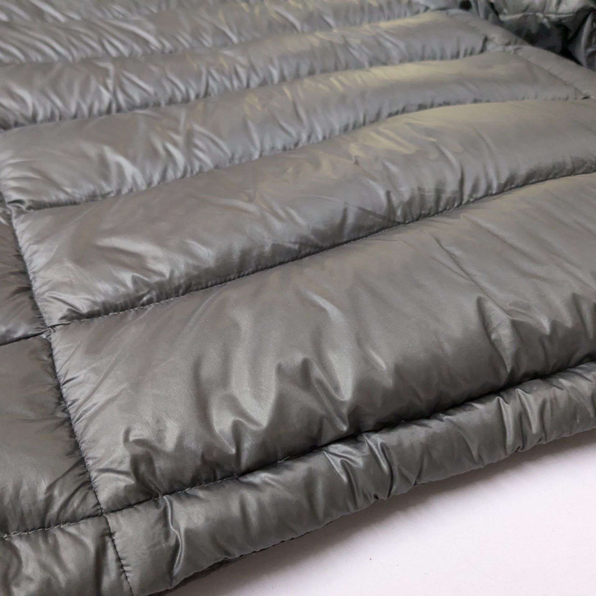 The North Face The North Face 700 series fitted nuptse shimmer grey Size L / US 10 / IT 46 - 7 Thumbnail