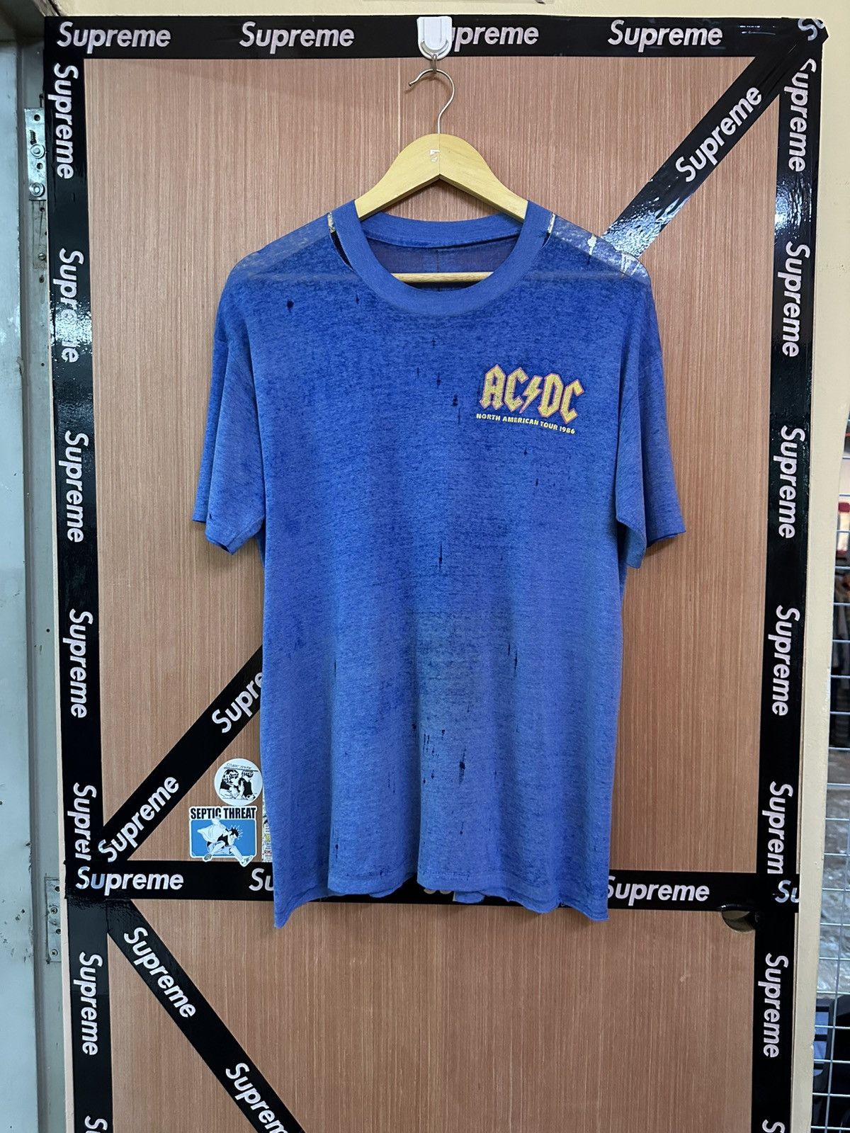 Band Tees Veryrare Vintage 80's ACDC Rock Band US Tour Tees Size US M / EU 48-50 / 2 - 1 Thumbnail