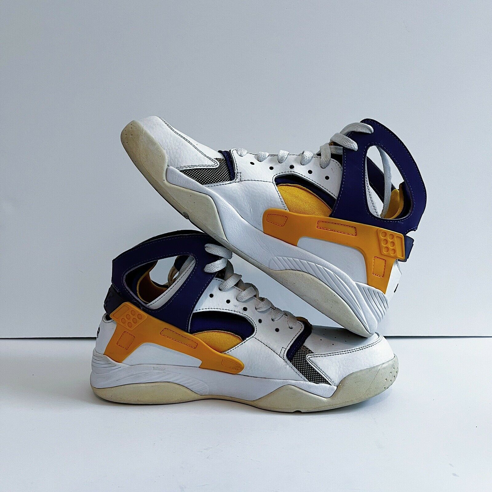 Nike 2015 Nike Air Flight Huarache Kobe Rare 705005 101 Sz 8.5 Size US 8.5 / EU 41-42 - 8 Thumbnail