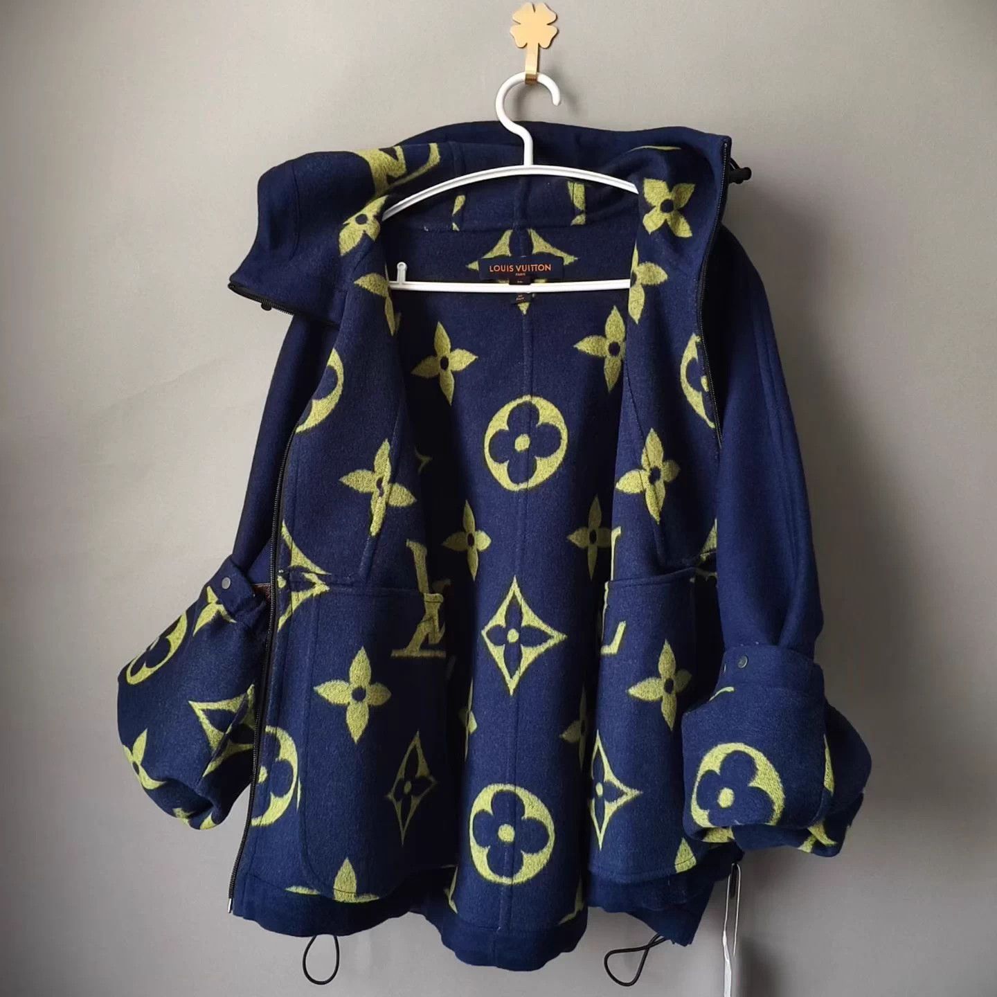 Louis Vuitton Louis Vuitton blue lining allover print wool cloak Size XS / US 0-2 / IT 36-38 - 3 Thumbnail