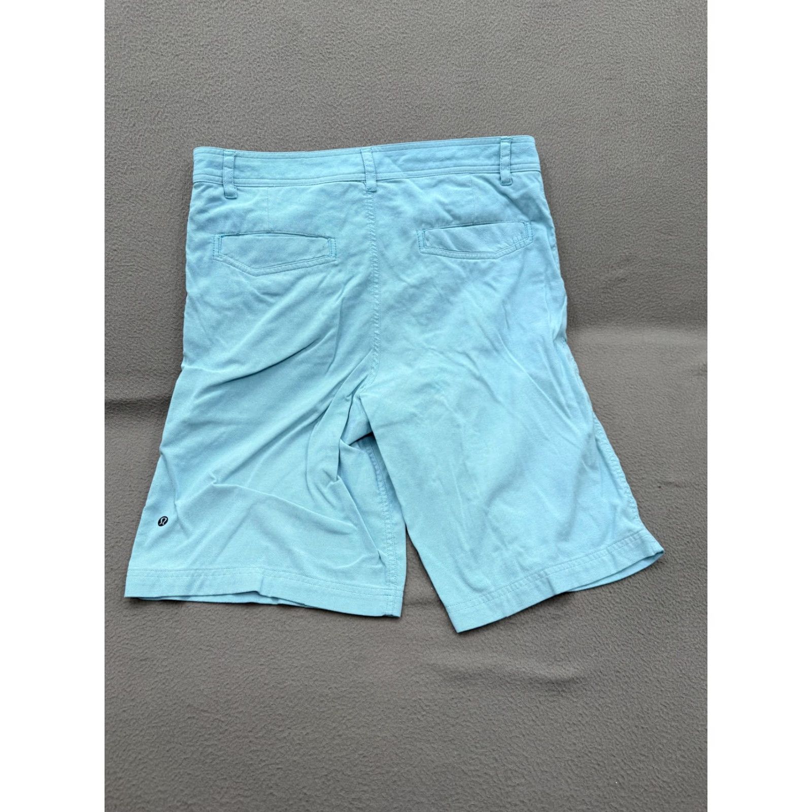Lululemon Lululemon Shorts Mens 32 Blue Chino 10 Inseam Pockets Logo Solid Front Zip Belt Loops Casual Summer Size US 32 / EU 48 - 2 Thumbnail