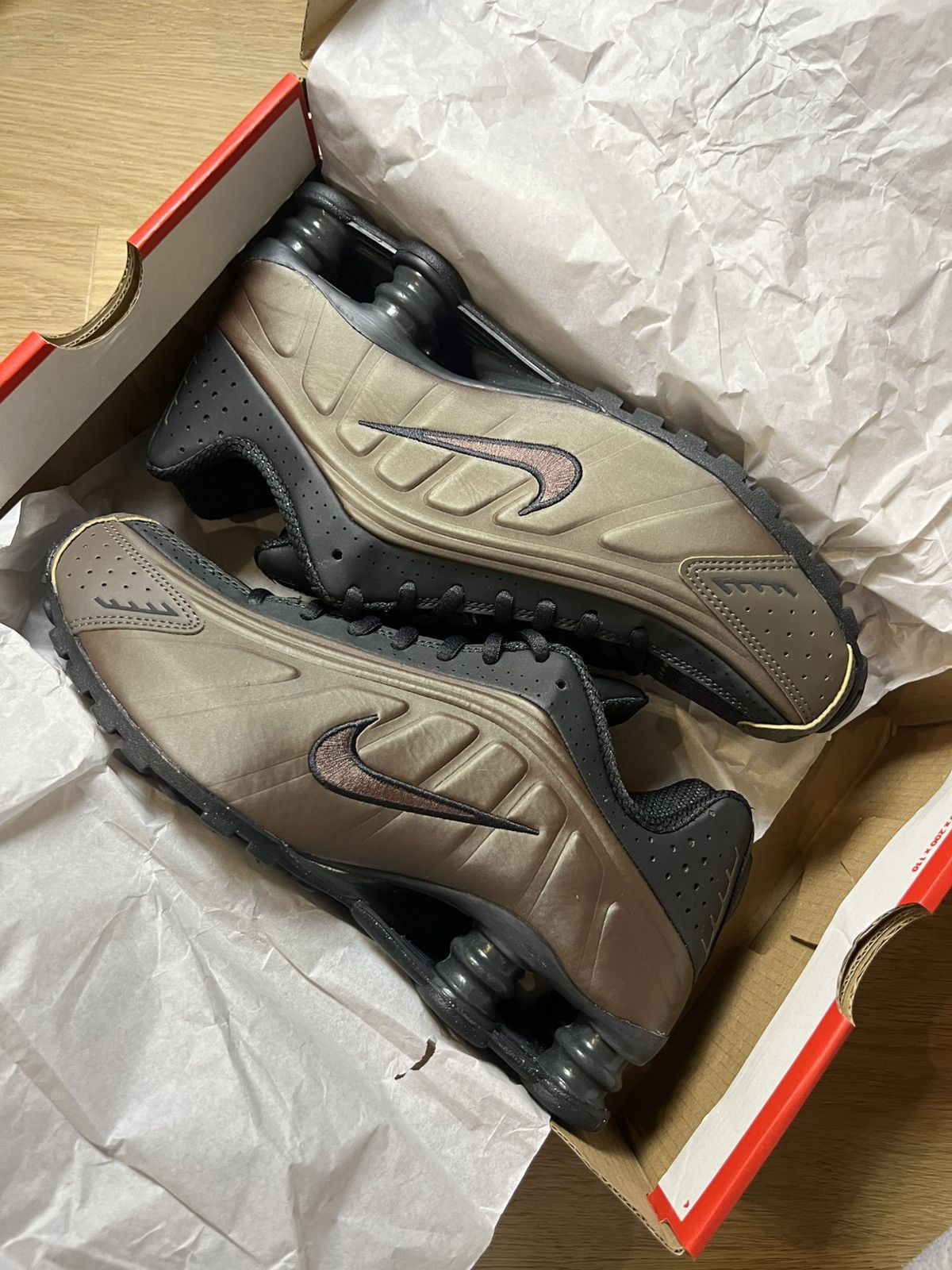 Nike nike shox r4 brown and black Size US 9 / IT 39 - 5 Thumbnail