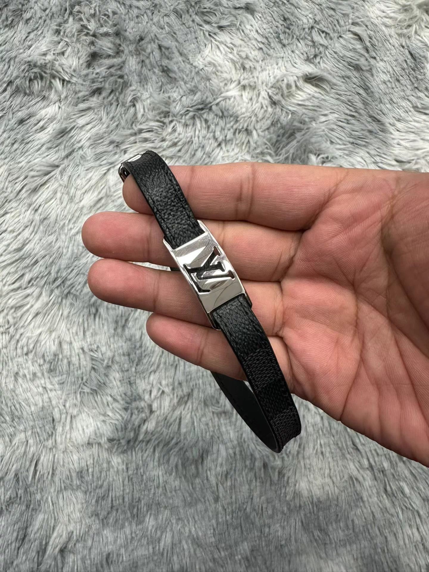 Louis Vuitton LV Checkerboard Bracelet Unworn Size ONE SIZE - 1 Thumbnail