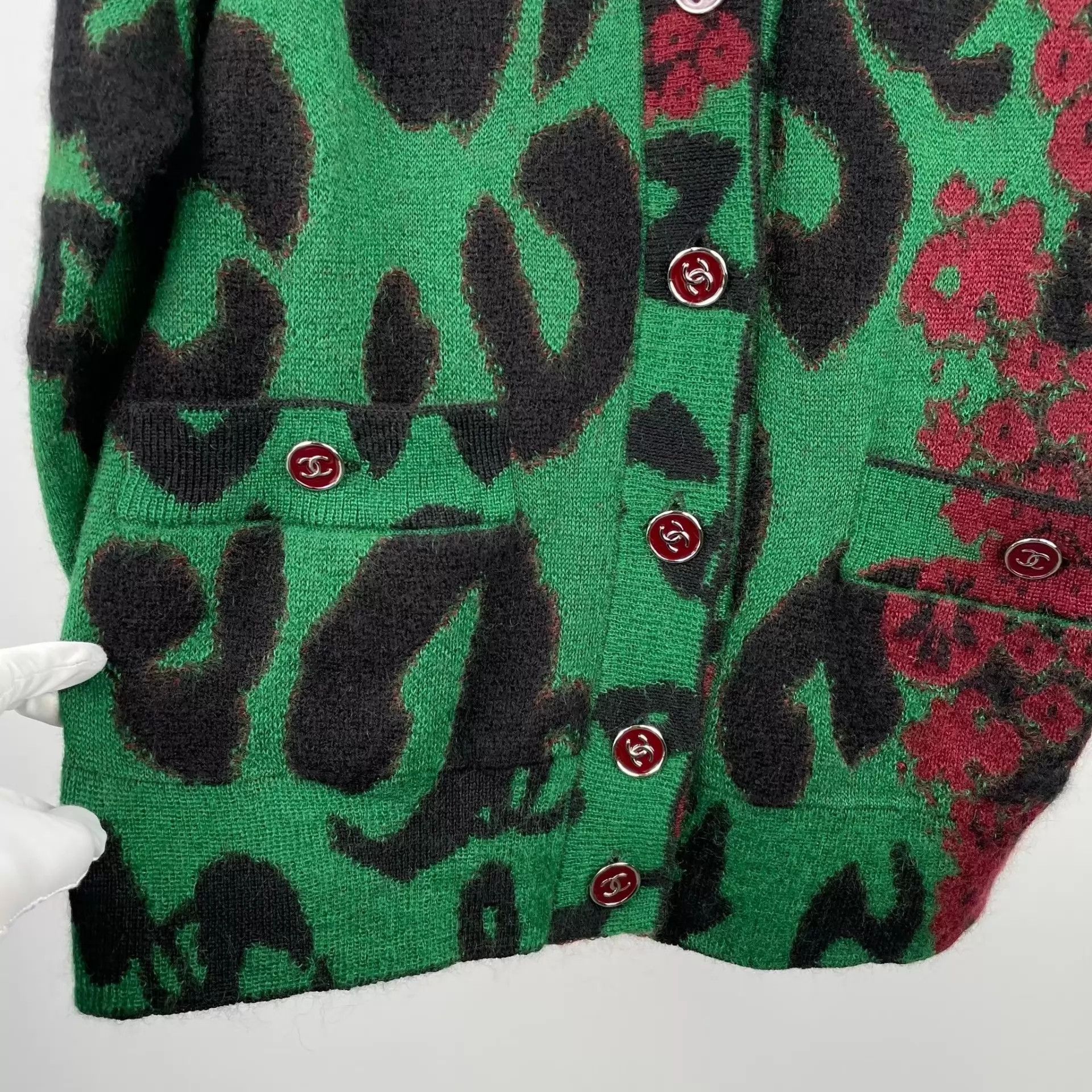 Chanel Chanel Leopard Print CC Green & Black Cardigan Size 34 Size XS / US 0-2 / IT 36-38 - 3 Thumbnail