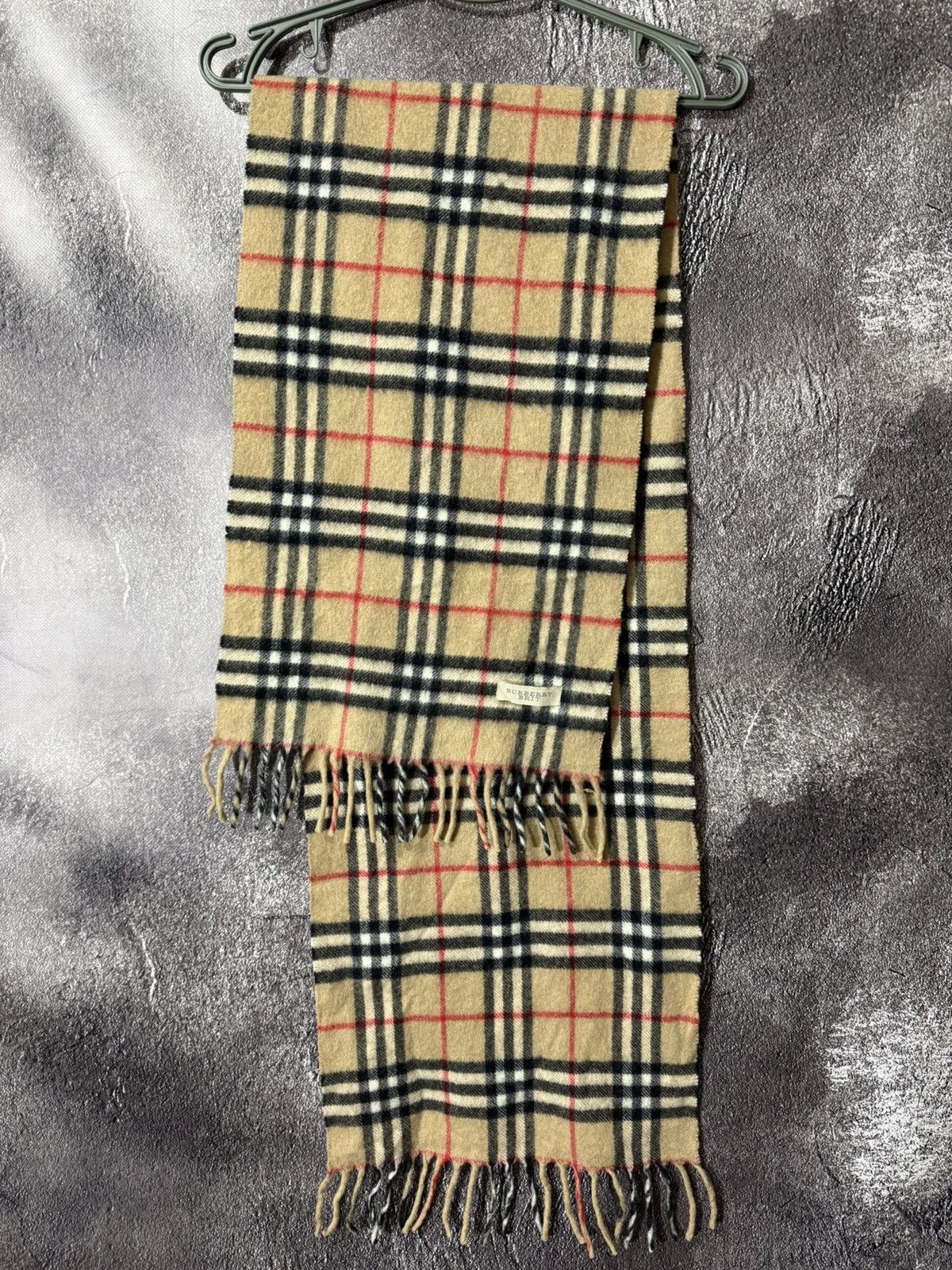 Burberry × Vintage Burberry Brit Novacheck Classic Scarf Size ONE SIZE - 1 Thumbnail