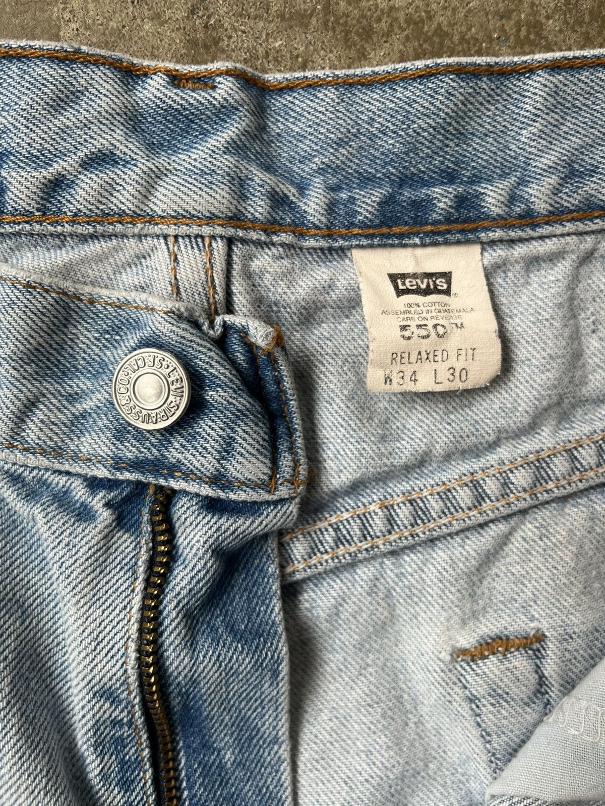 Levi's × Vintage Vintage Levi’s 550 Light Wash Denim Size US 30 / EU 46 - 5 Thumbnail
