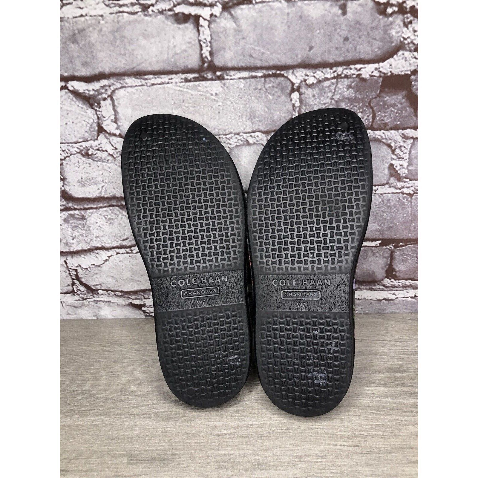 Cole Haan Cole Haan Grand Os. 25390 Black Rubber Floral Print Sandals Size US 7 / IT 37 - 12 Thumbnail