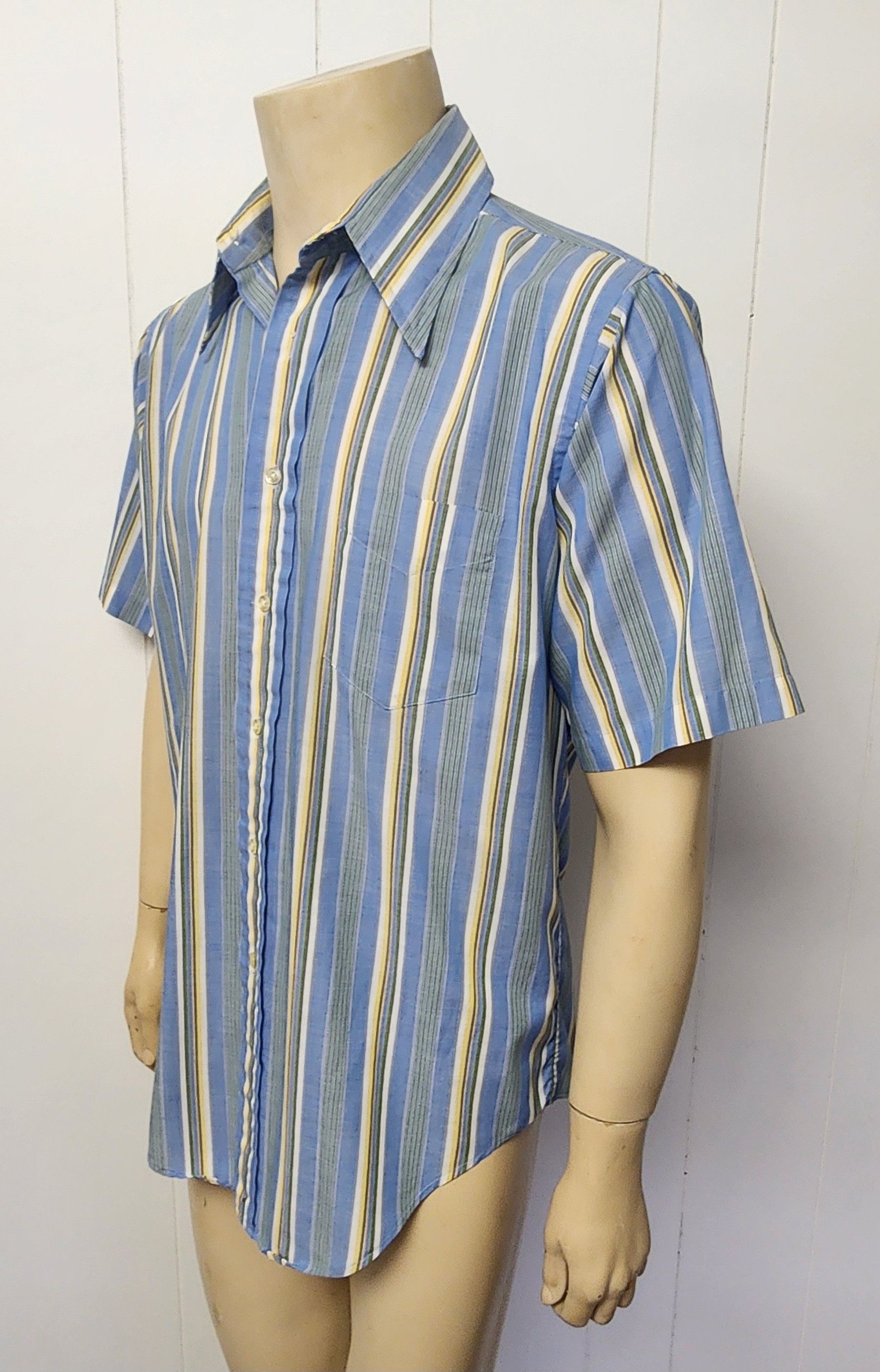Vintage men's 1970s shirt L short sleeve stripe button front Size US L / EU 52-54 / 3 - 2 Thumbnail