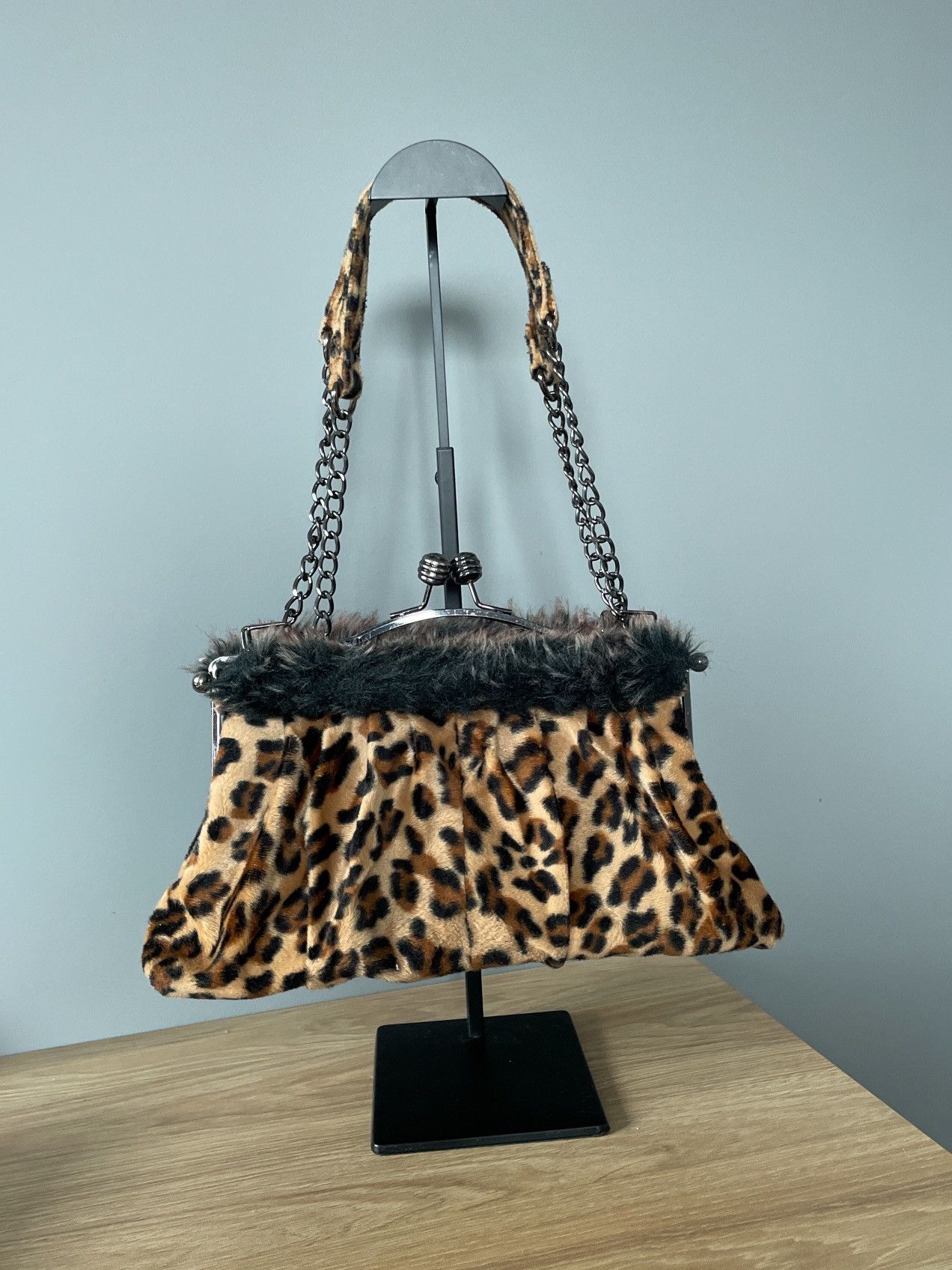 Vintage Vintage Y2k Leopard Sherpa Hand Bag 00s Size ONE SIZE - 1 Thumbnail