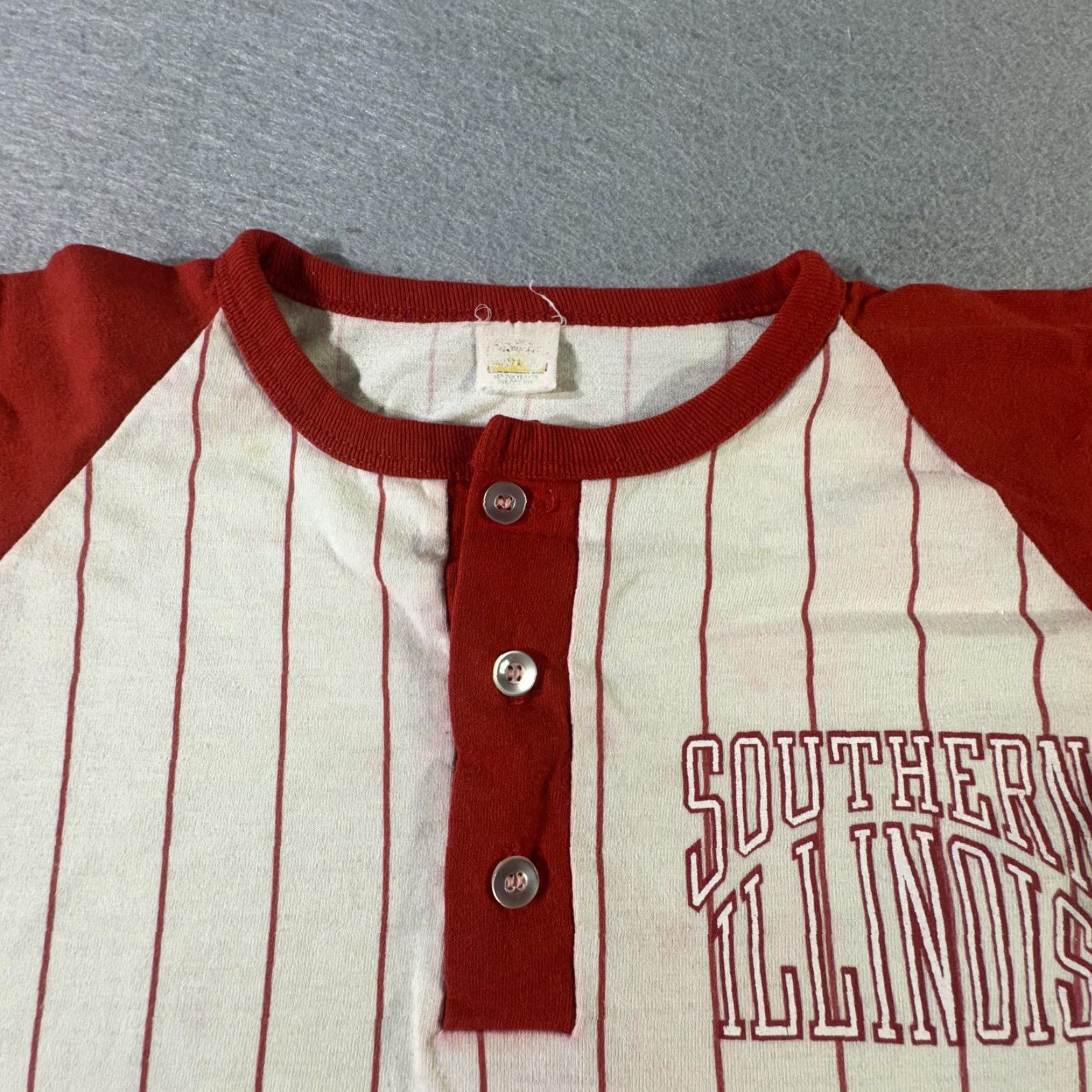 Soffe VINTAGE Southern Illinois Shirt Mens M Red White Baseball Jersey 70s 80s In Striped Henley 3/4 Sleeve College Sports Retro Size US M / EU 48-50 / 2 - 5 Thumbnail