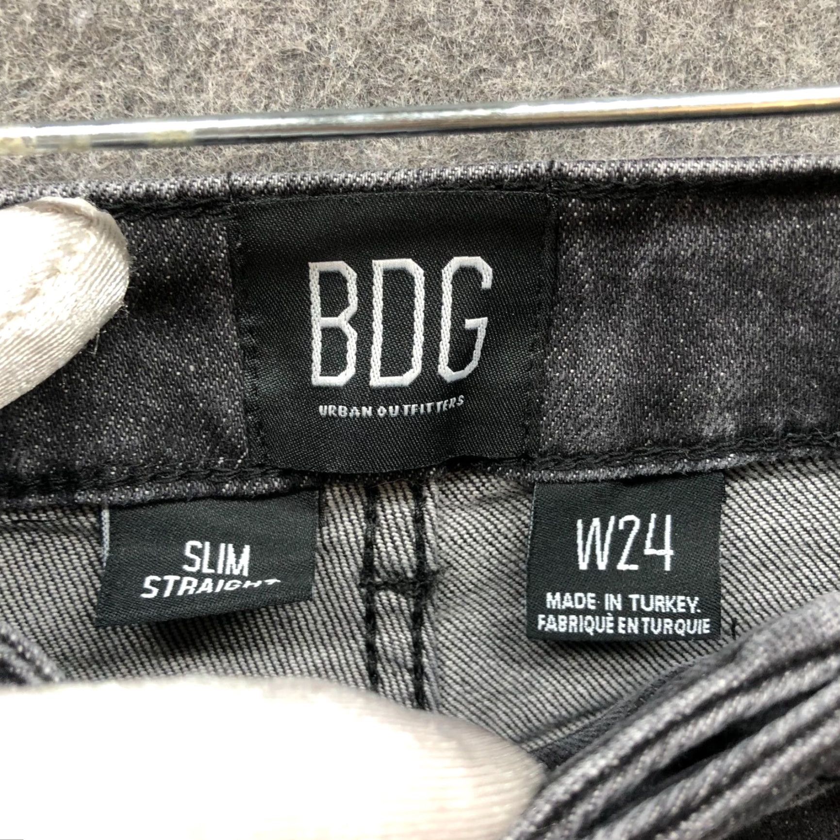 Urban Outfitters Urban Outfitters BDG Slim Straight Jeans Womens 24 Black Charcoal Wash Mid Rise Size 42" / US 20 - 6 Thumbnail