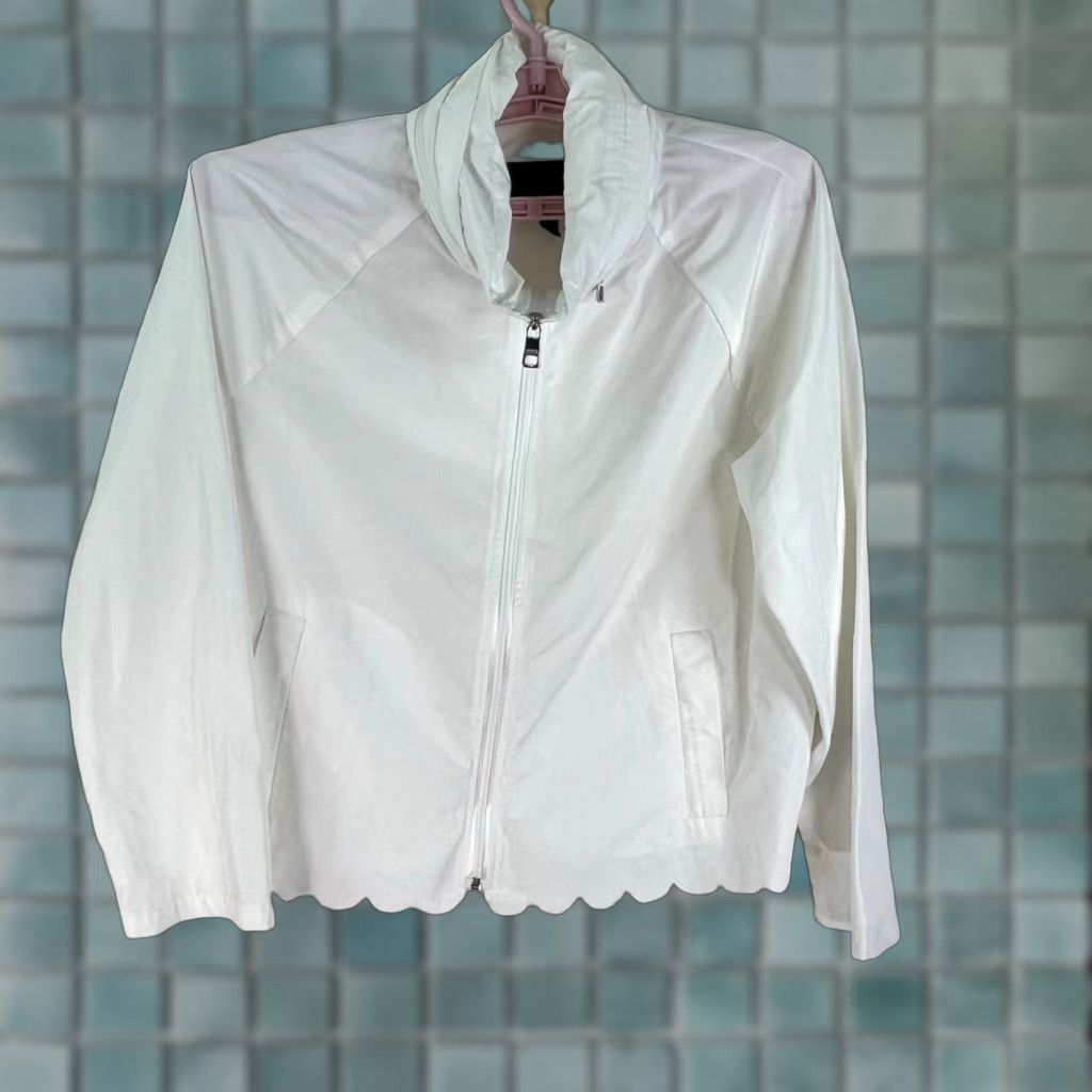 Banana Republic Banana Republic Light Weight Wind Breaker Jacket Womens S White Hooded Jacket Size S / US 4 / IT 40 - 1 Thumbnail