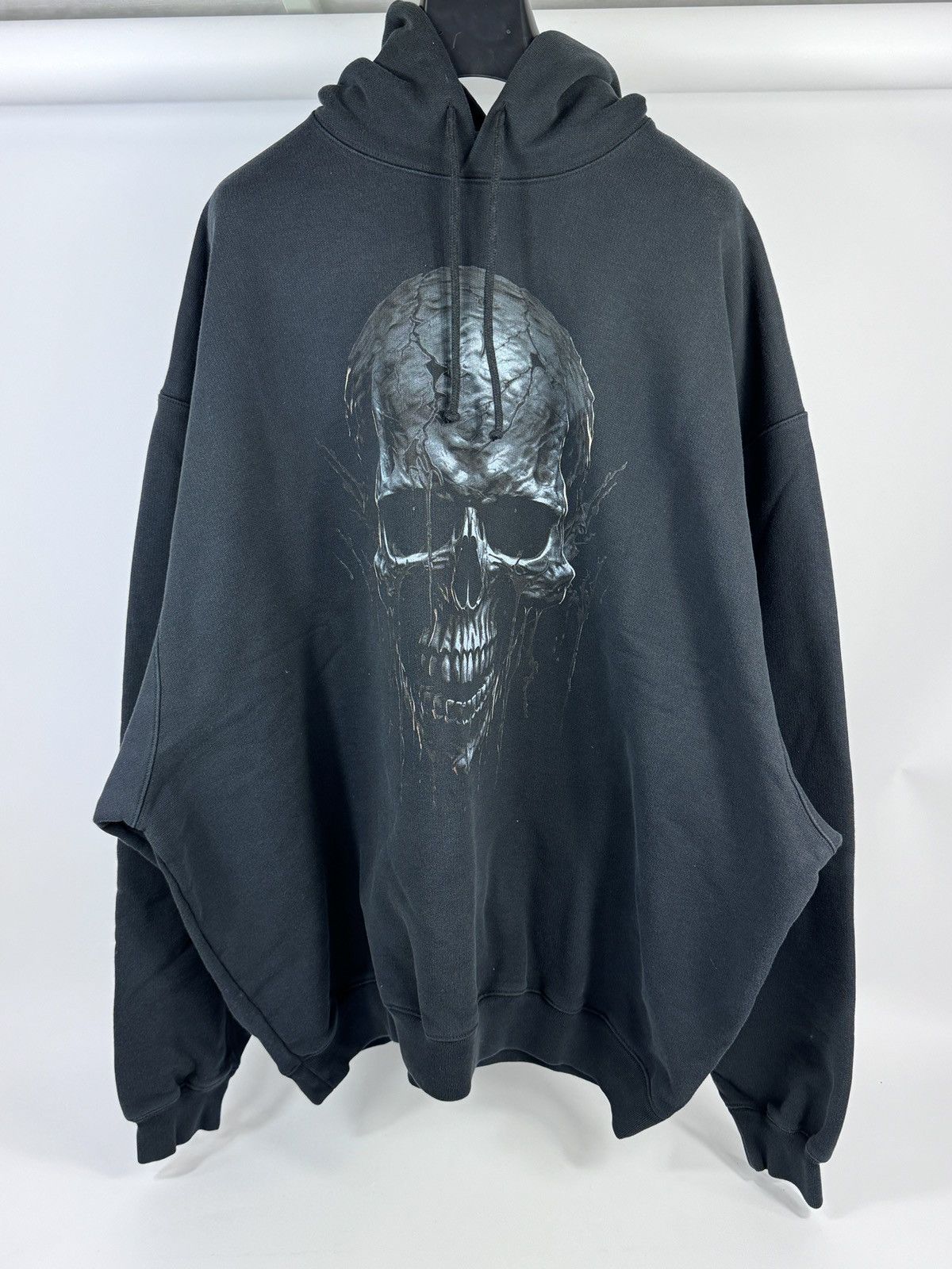 Vetements Misplaced Shoulders Skull Print Hoodie | Grailed