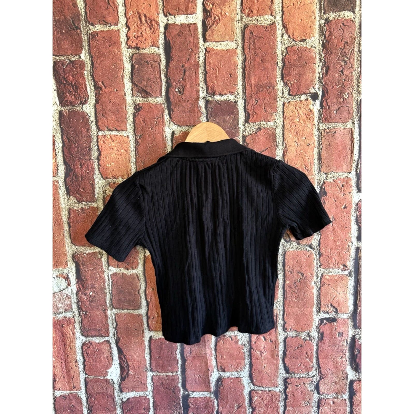 Zara Zara Womens Black Short Sleeve Button-Up Collar Ribbed Shirt Cropped Size S Size S / US 4 / IT 40 - 2 Thumbnail