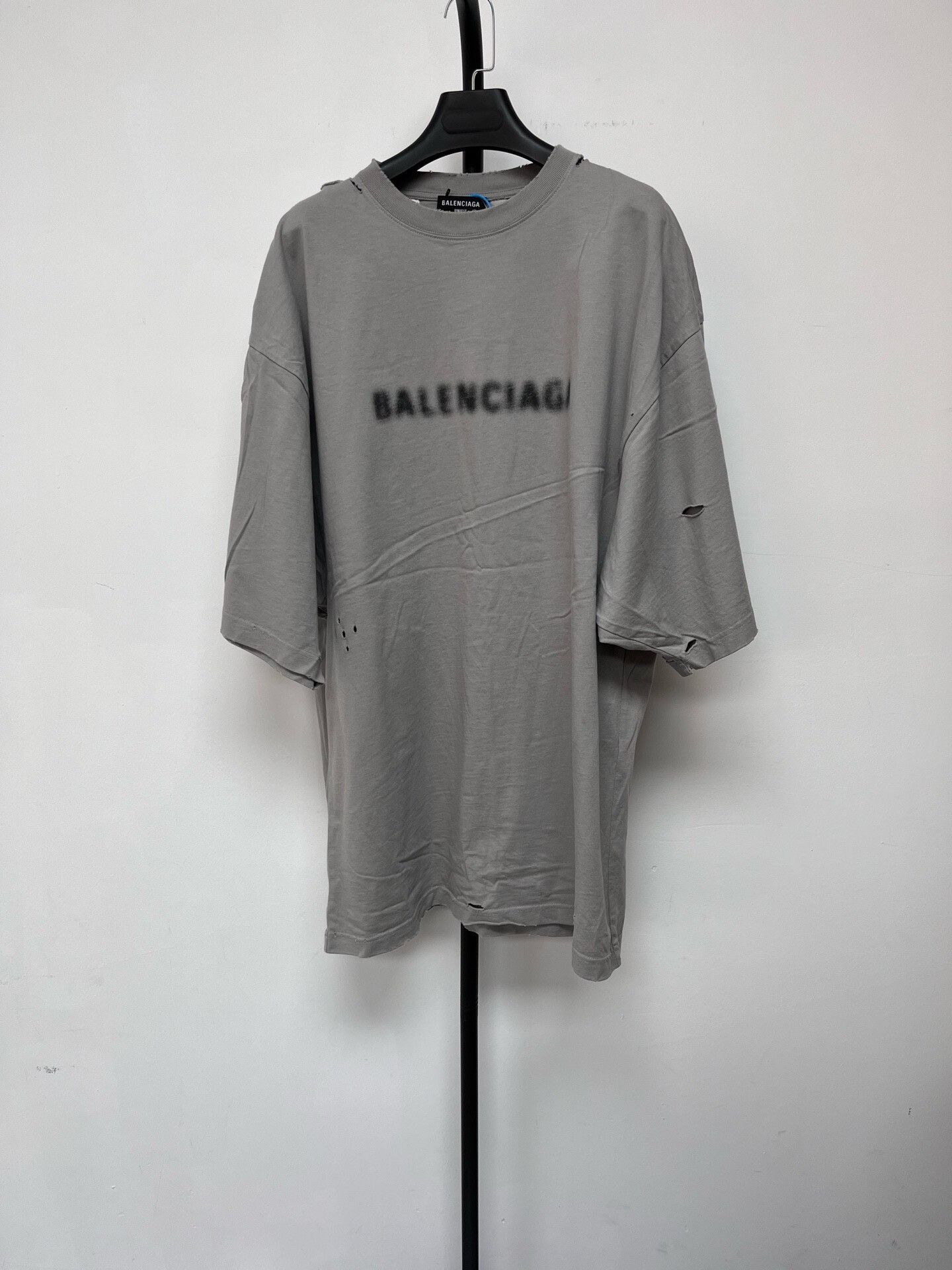 Balenciaga Balenciaga Solid Letter Print Distressed Crew Neck T-Shirt Size XXS / US 00 / IT 34 - 1 Thumbnail