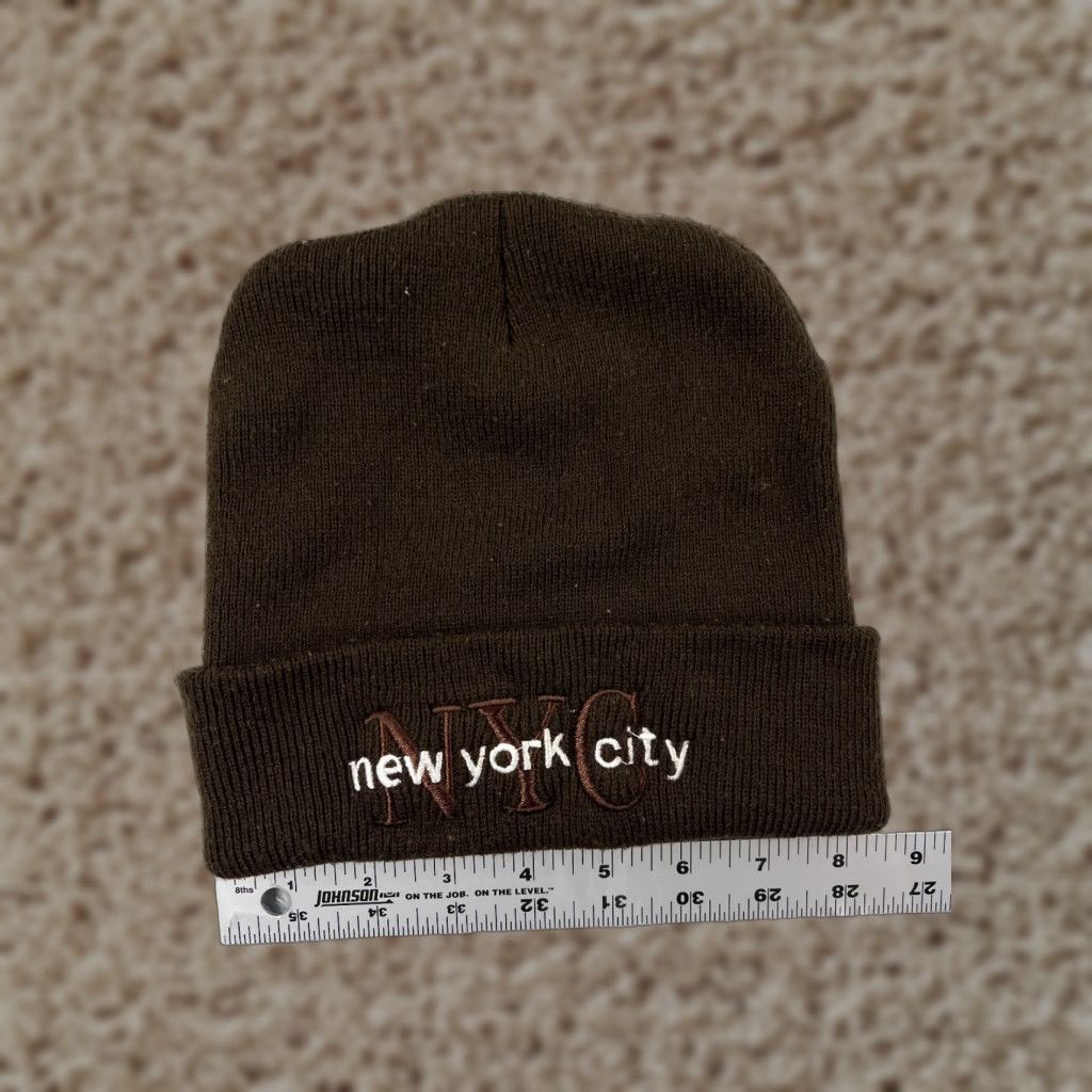 Vintage New York Beanie Hat Womens One Size Brown Embroidered 100% Acrylic Size ONE SIZE - 1 Thumbnail