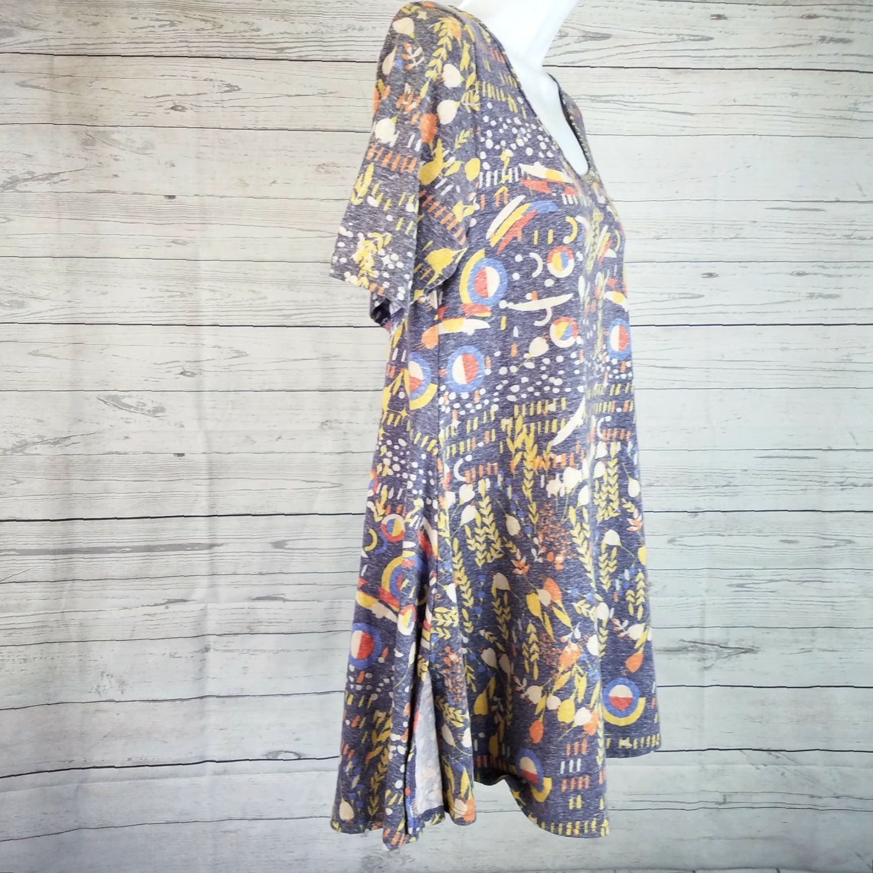 Vintage LuLaRoe Perfect T Shirt Womens Small Blue Floral Short Sleeve Cotton Blend Size 28" / US 6 / IT 42 - 3 Thumbnail
