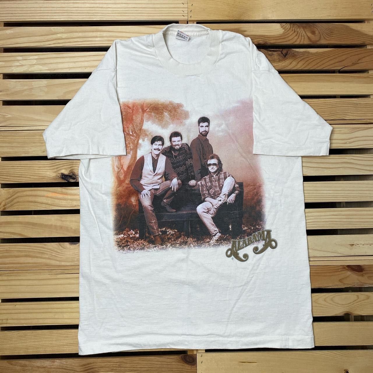 Fruit Of The Loom Vintage Alabama Tour 1995 Beige Band Tee Size Large Size US L / EU 52-54 / 3 - 1 Thumbnail