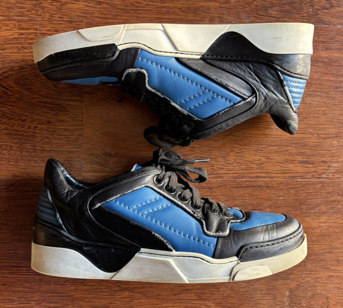 Givenchy Givenchy tyson low top leather sneakers by Riccardo Tisci Size US 8 / EU 41 - 1 Thumbnail