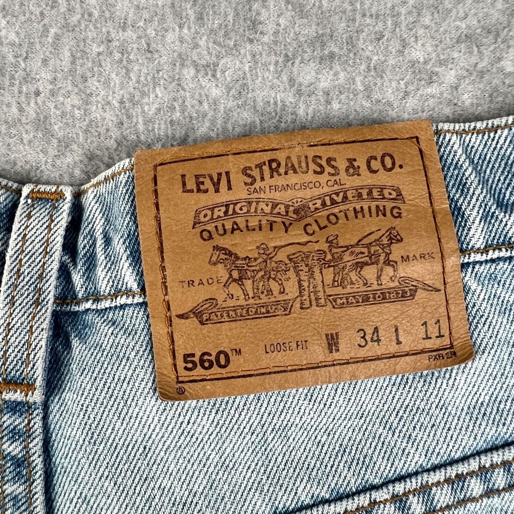 Levi's VINTAGE Levi's 560 Loose Fit Denim Jean Shorts Jorts 34x11 Men Blue USA Made 90s Size US 34 / EU 50 - 3 Thumbnail