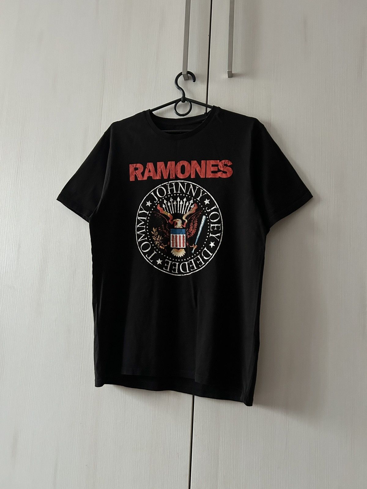 Band Tees Ramones 1,2,3,4 big logo tour shirt mens 2018 Size US S / EU 44-46 / 1 - 1 Thumbnail