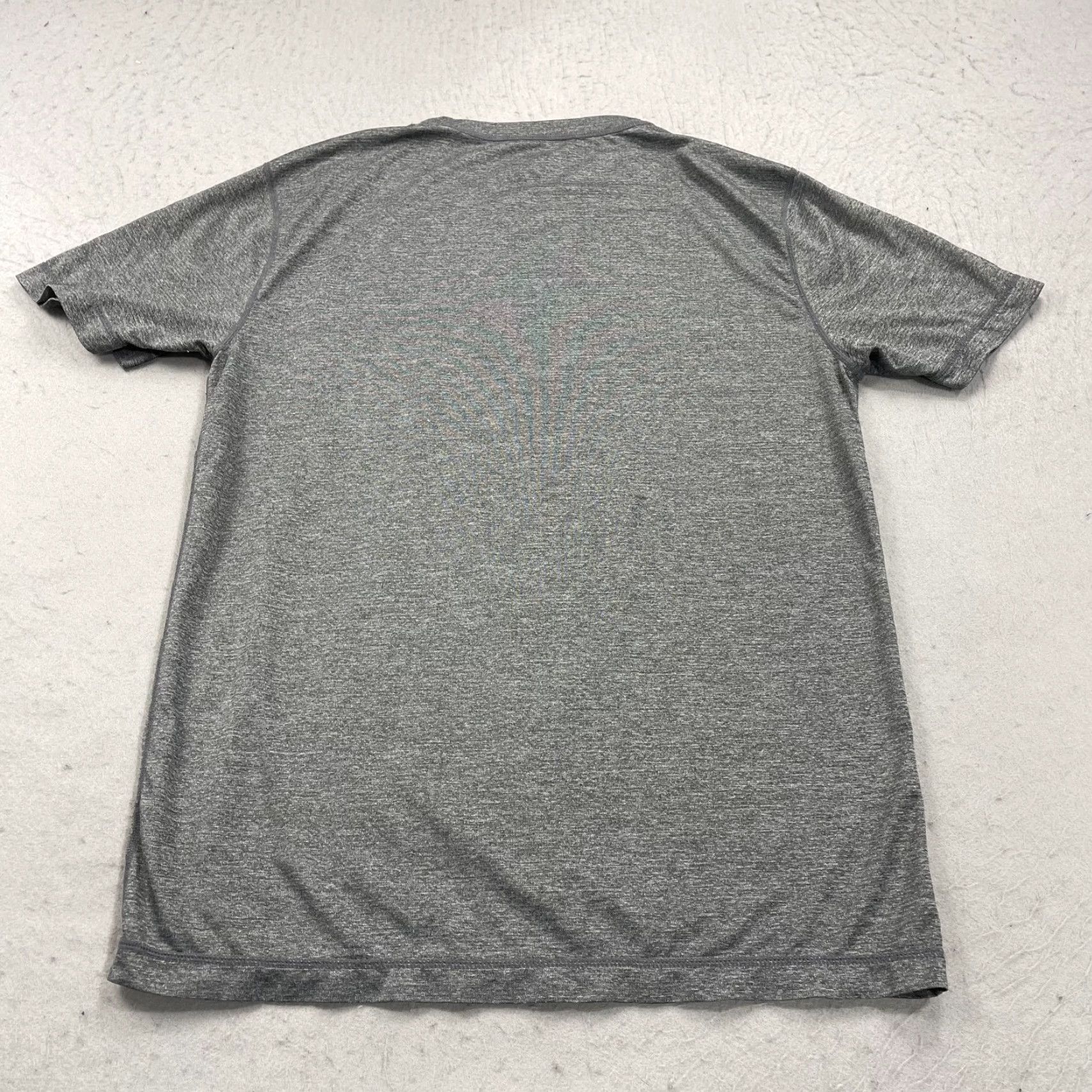 Vuori Vuori Shirt Mens Medium Gray Tradewind Performance Tee Pocket Gym Workout Logo Shirt Size US M / EU 48-50 / 2 - 5 Thumbnail