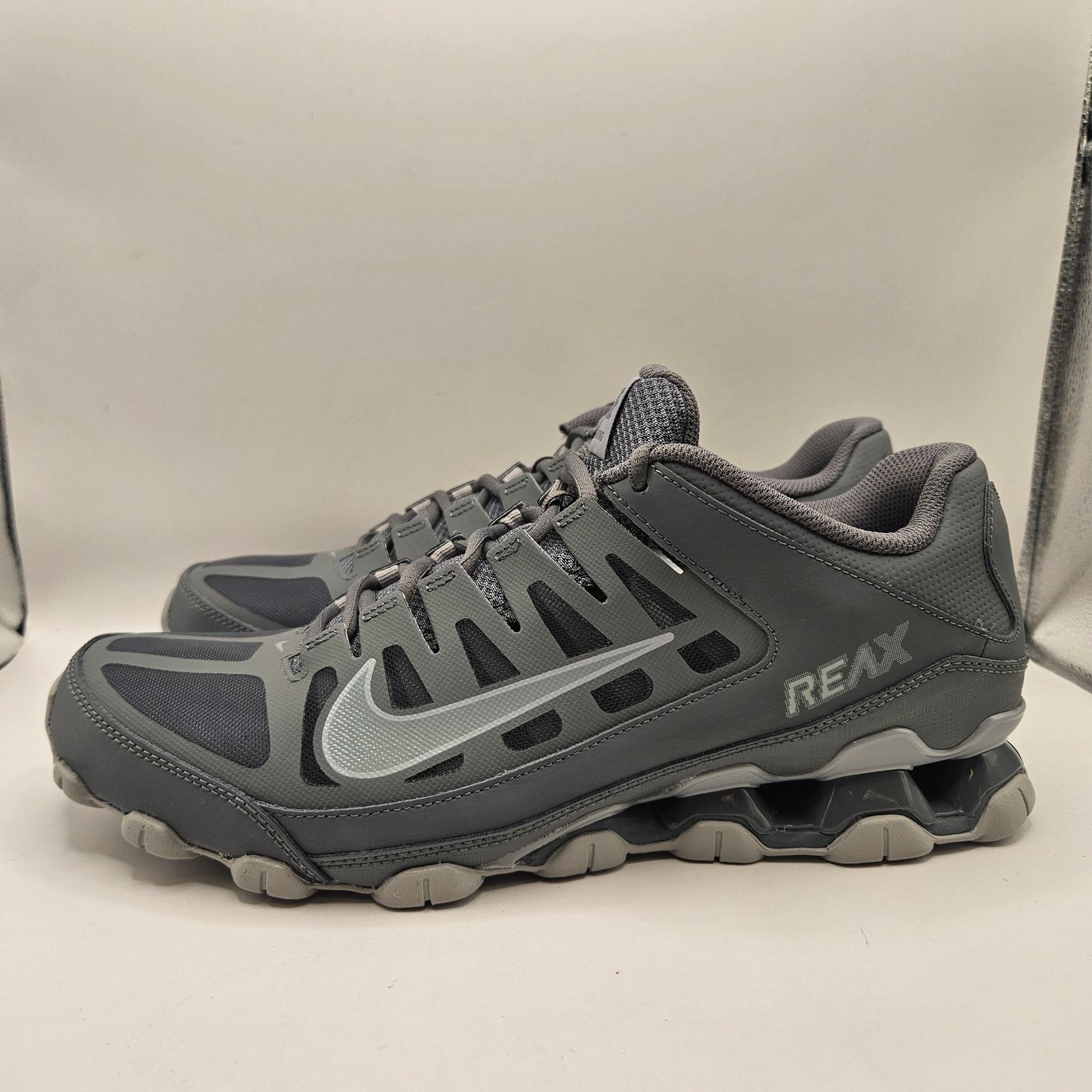 Nike NIKE MEN'S 11 REAX 8 TR COOL GREY PLATINUM NWOB 621716-010 Size US 11 / EU 44 - 2 Thumbnail