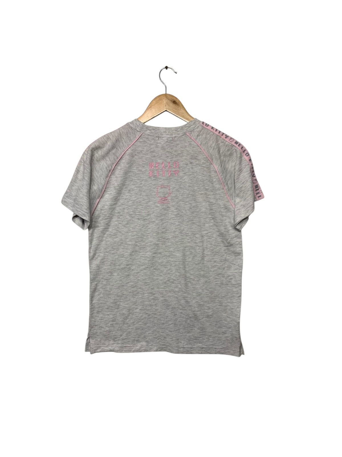 Japanese Brand Vintage Hello Kitty Big Logo With Tag T Shirt Size M / US 6-8 / IT 42-44 - 2 Thumbnail