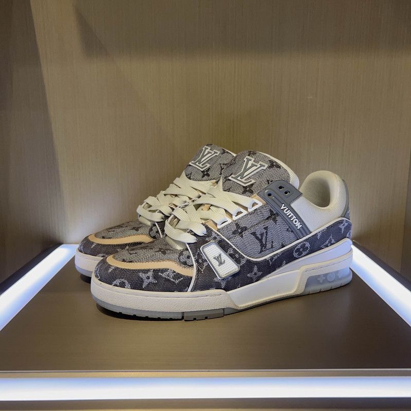 Louis Vuitton Louis Vuitton Trainer Low-Top Sneakers in Black and White - Size US 8 / EU 41 - 1 Thumbnail