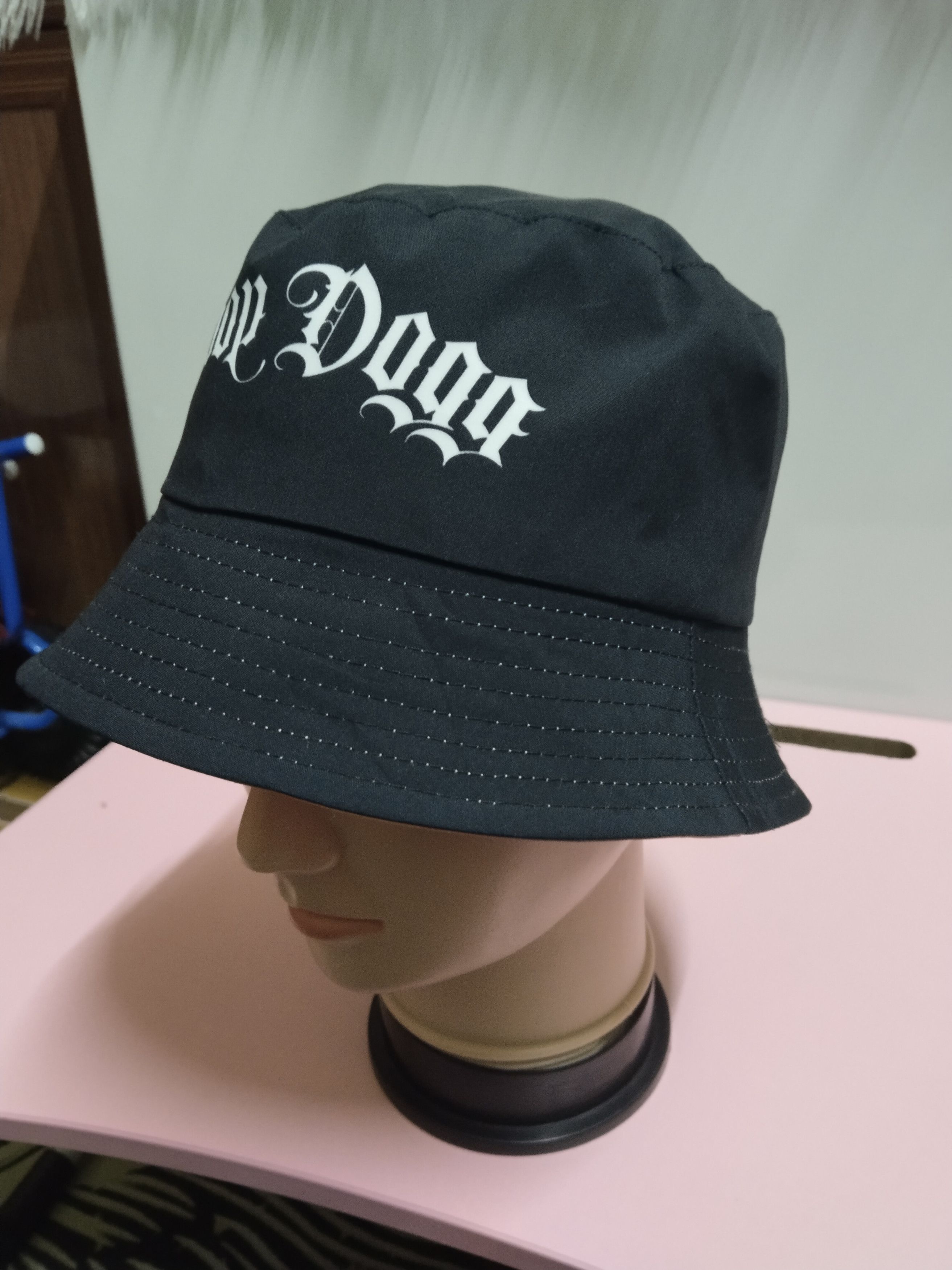Snoop Dogg RARE REVERSIBLE SNOOP DOGG BUCKET HAT Size ONE SIZE - 2 Thumbnail