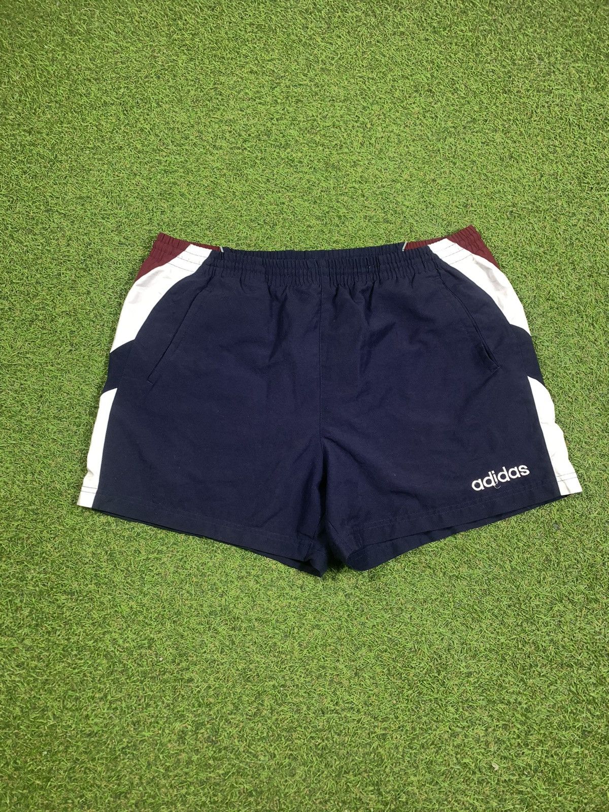 Adidas Vintage 90s Adidas shorts streetwear style size L Size US 34 / EU 50 - 1 Thumbnail