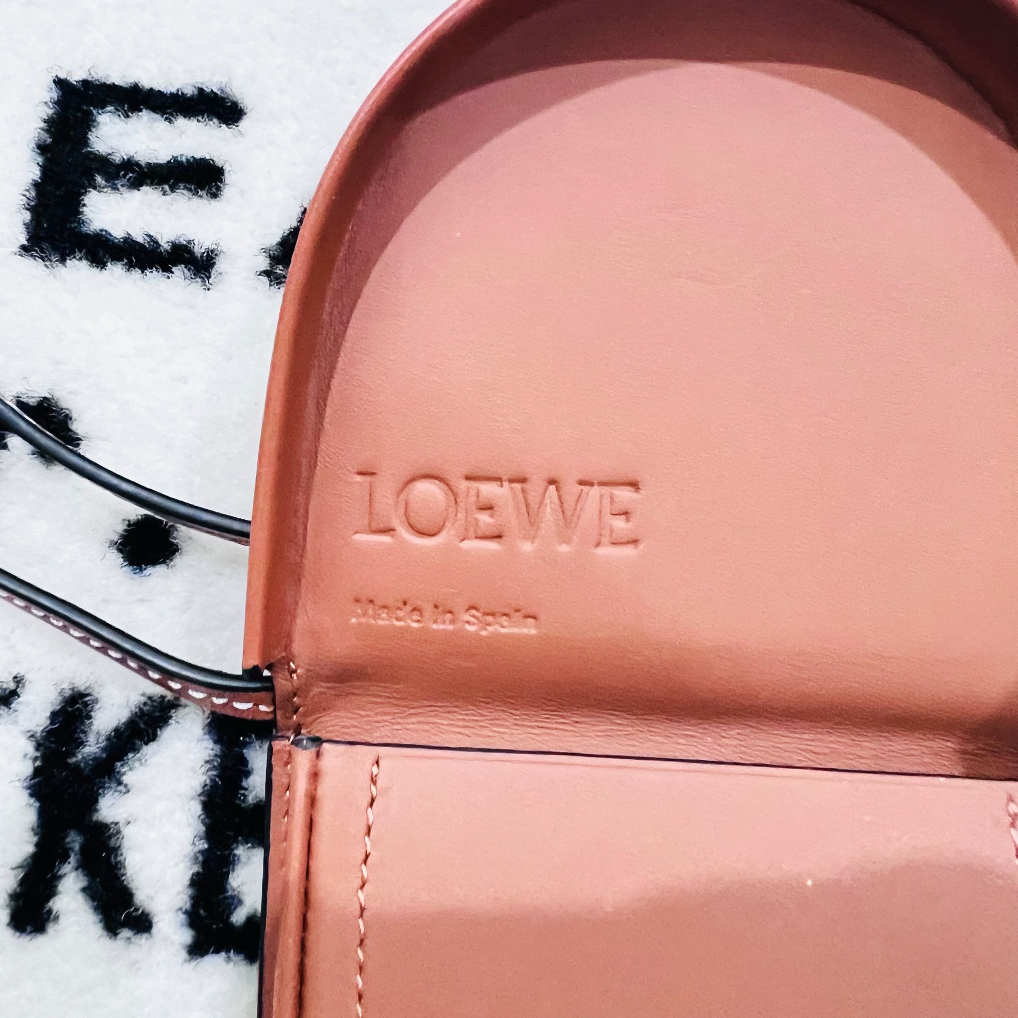 Loewe Loewe Crossbody Leather Mini Heel / Coin Pouch Size ONE SIZE - 5 Thumbnail