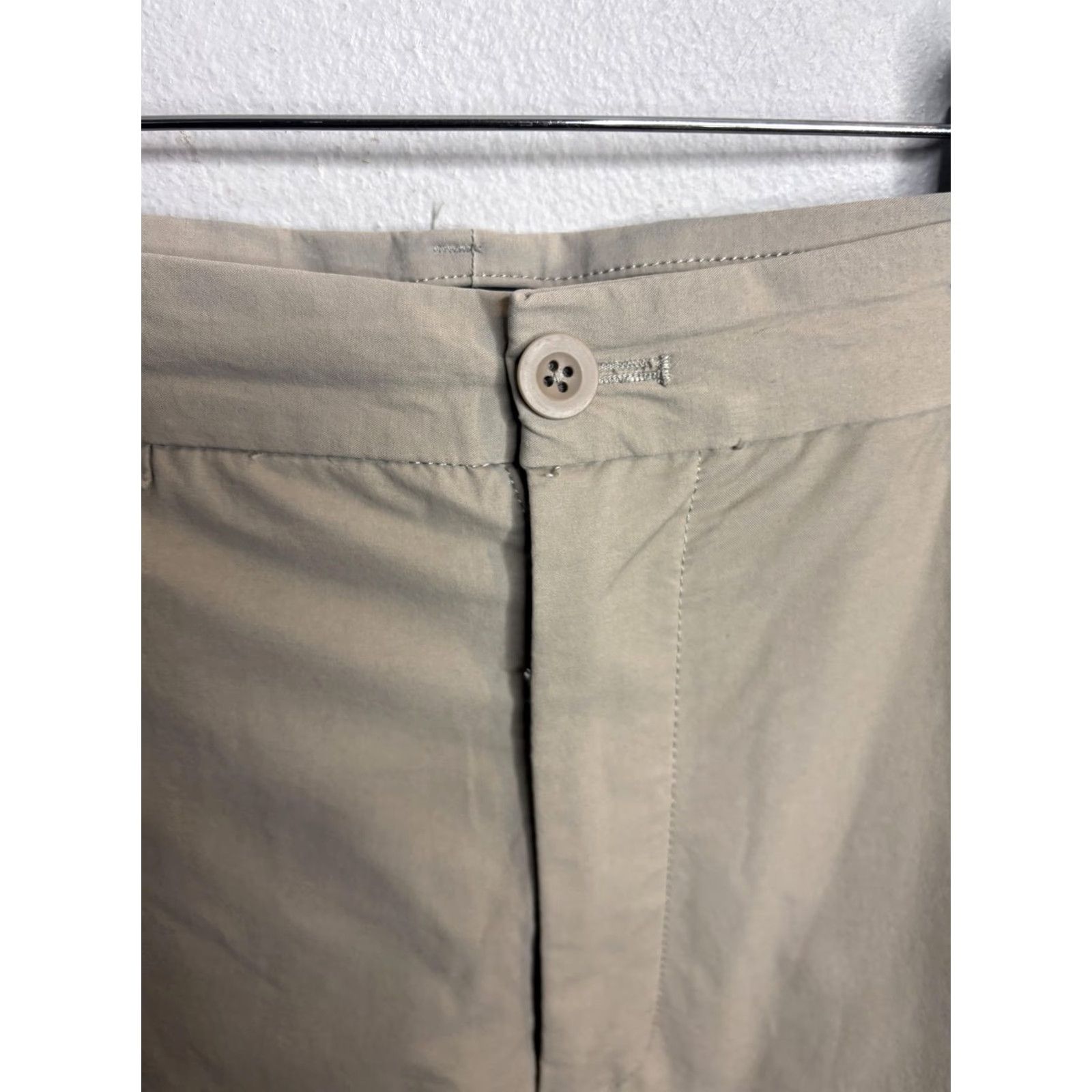 Vineyard Vines Vineyard Vines Shorts Mens 42 Chino OTG On-The-Go Khaki Beige Regular 10in Inseam Pockets Mens Beach Casual Size US 42 / EU 58 - 3 Thumbnail