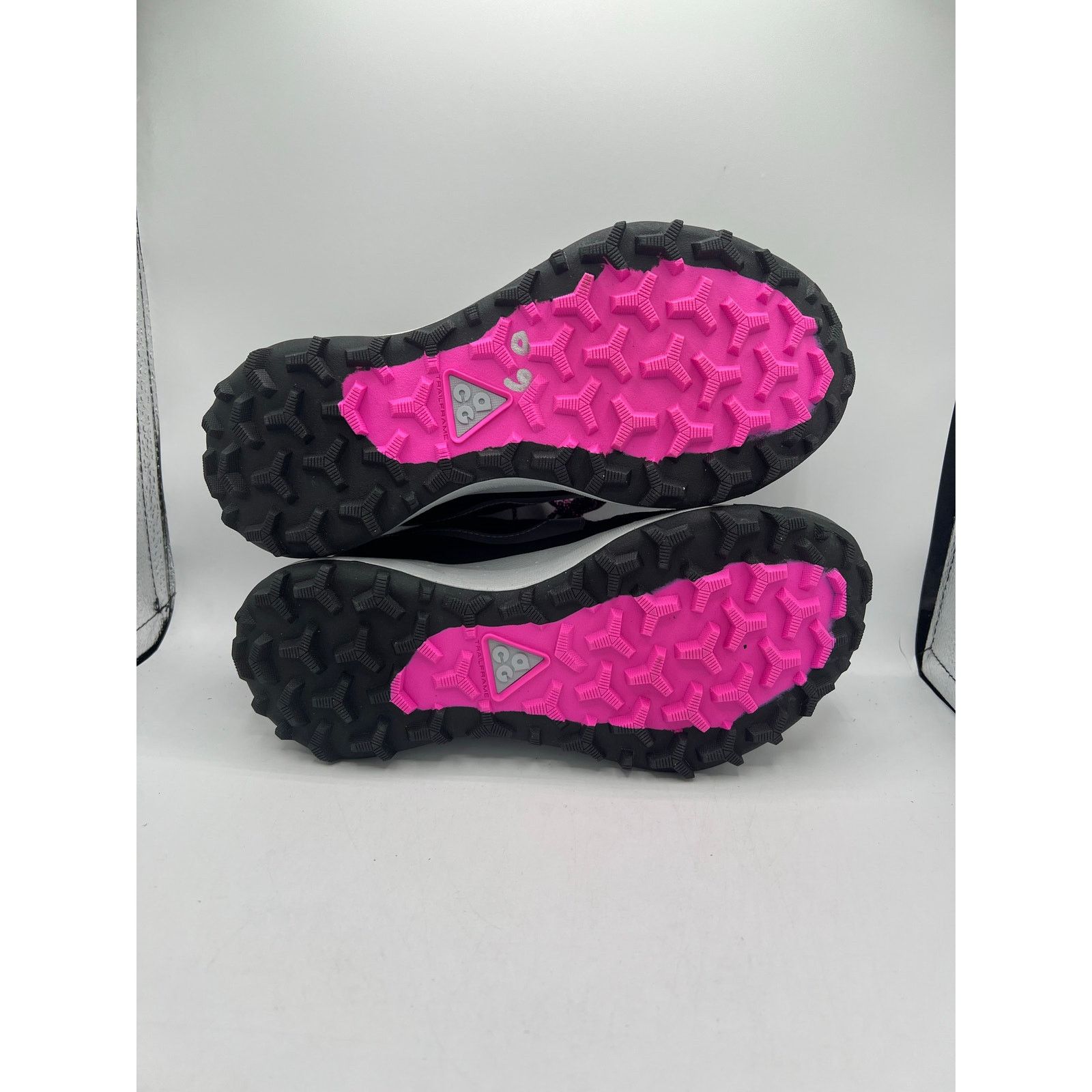 Nike Nike ACG Lowcate “Black Grey Hyper Violet” size 5 men/ Size US 6.5 / IT 36.5 - 5 Thumbnail