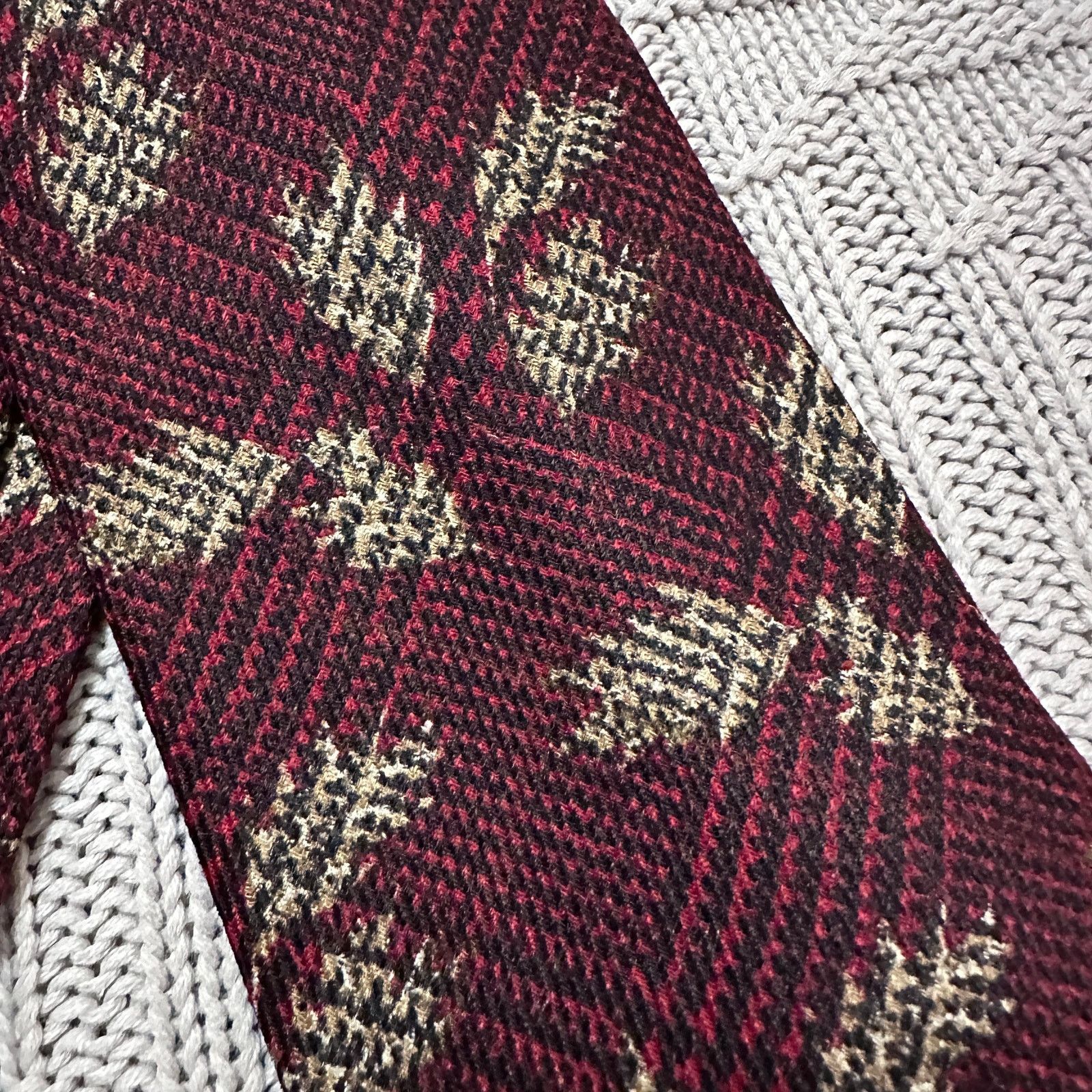 Ermenegildo Zegna maroon gold leaf silk textured tie