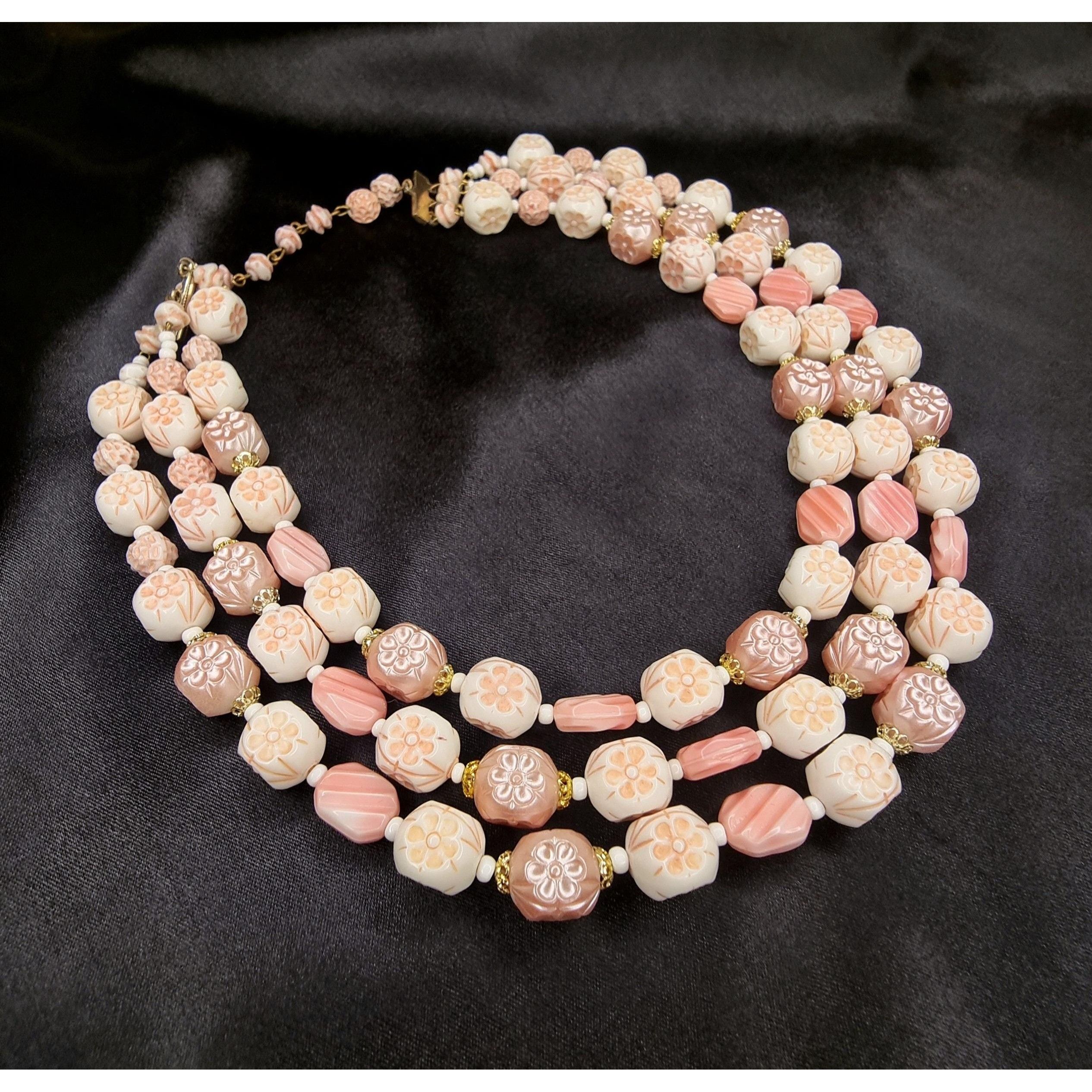 Other Vintage 1960s Pink Flower Beaded Necklace Size ONE SIZE - 1 Thumbnail