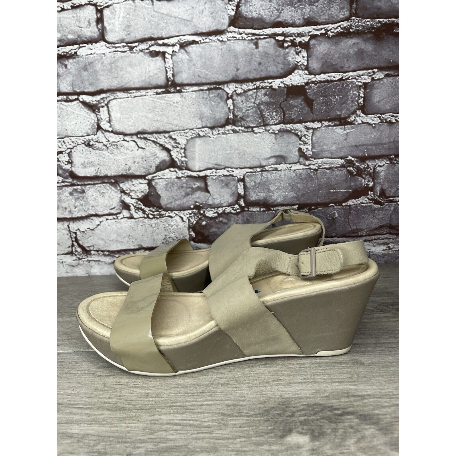 TSUBO TSUBO Taupe Soft Leather Patent Open Toe Strap Wedge Sandals Size US 8.5 / IT 38.5 - 1 Thumbnail