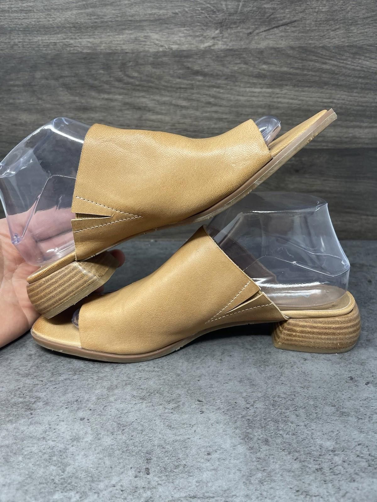Other Antelope Sandals Womens Size 9 (40) Brown Tan Leather Toe Size US 9 / IT 39 - 7 Thumbnail