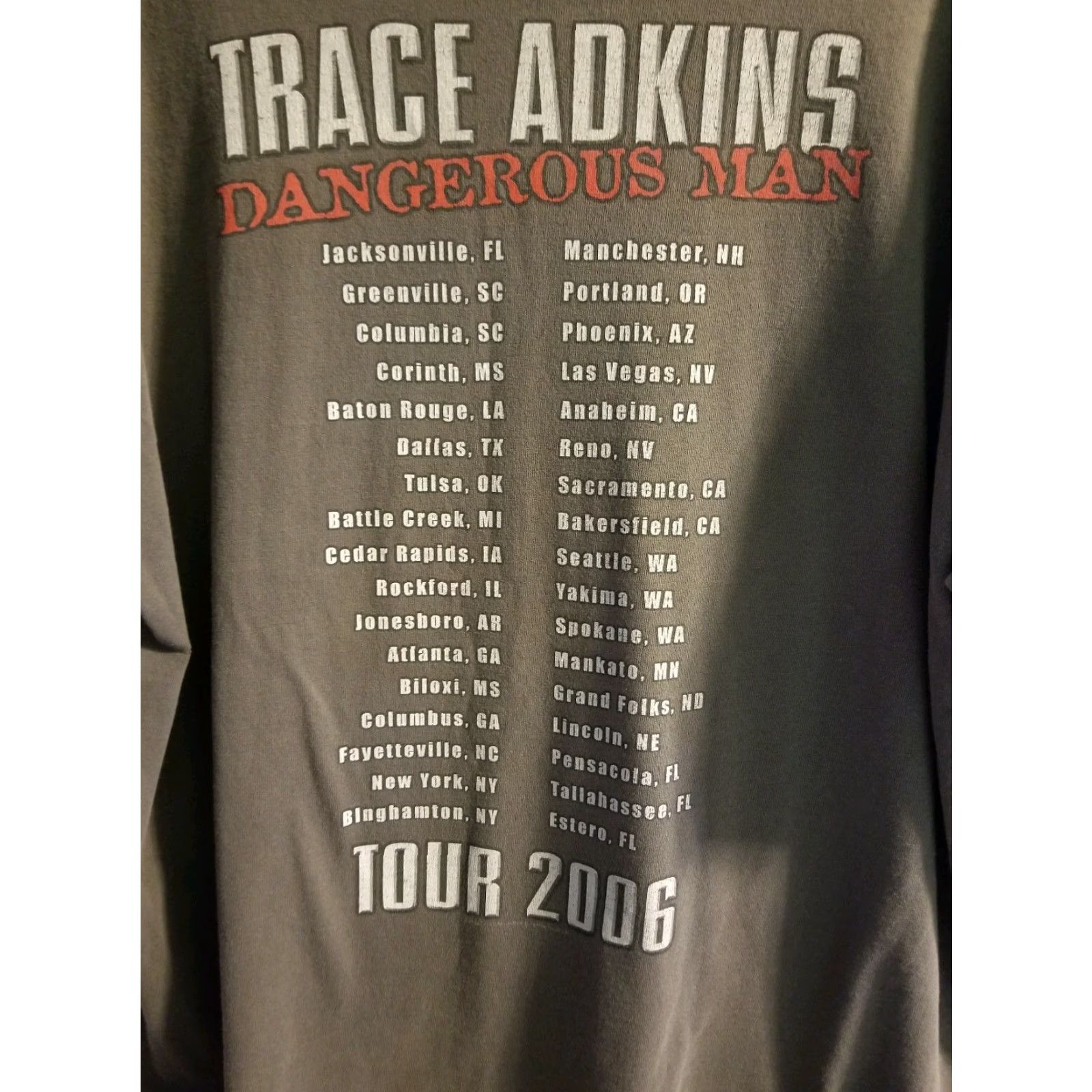 Gildan VINTAGE Mens L Trace Adkins 2006 Dangerous Man Concert Tour Gray T-Shirt Country Music Size US L / EU 52-54 / 3 - 7 Thumbnail