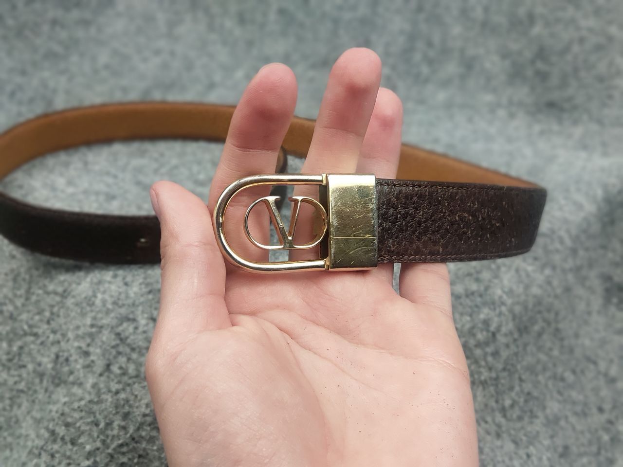 Valentino Garavani Brown Cowhide Women\'s Belt VALENTINO GARAVANI VLOGO reversible leather belt | NET-A-PORTER main image 4