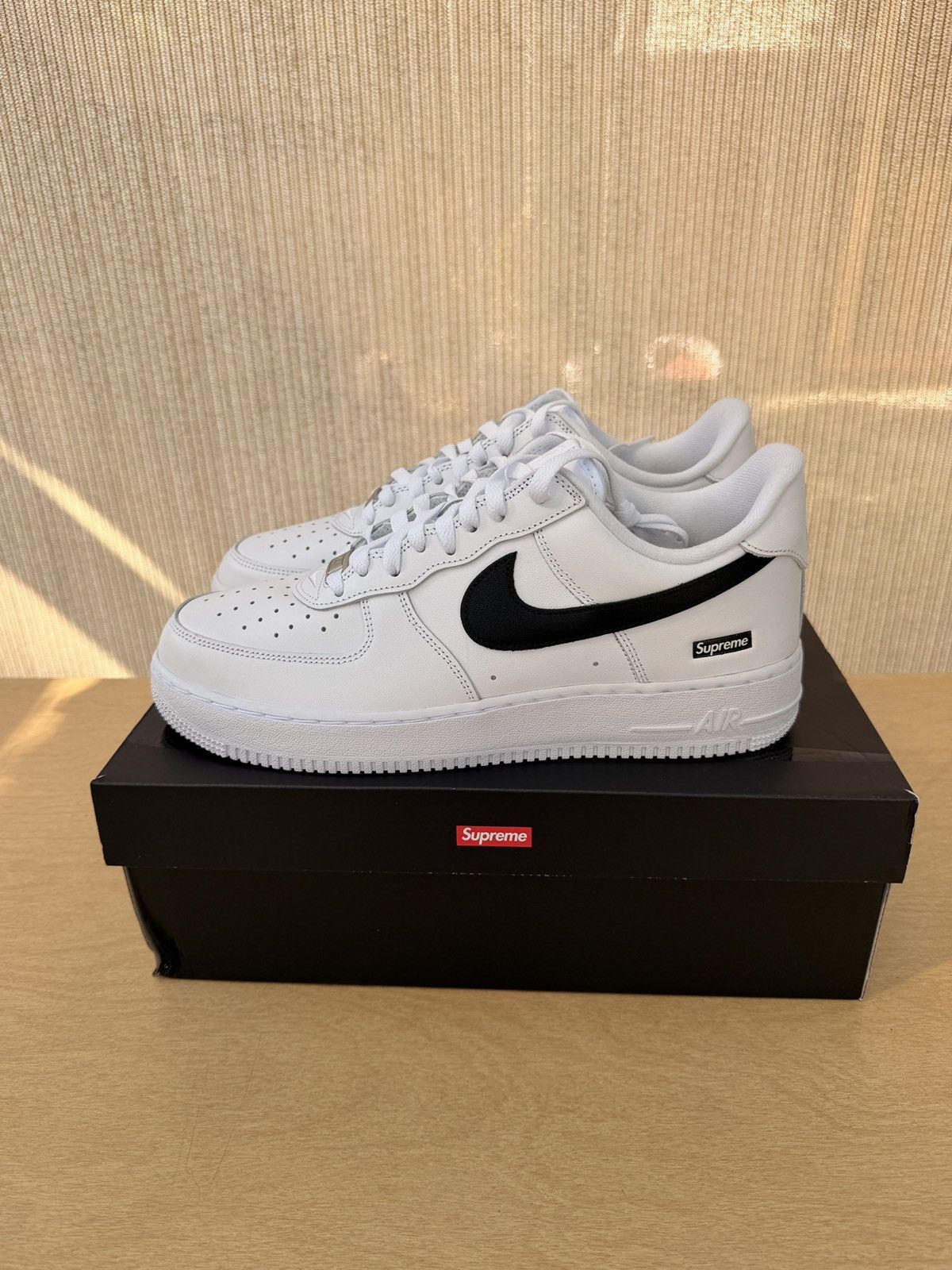 Nike × Supreme Nike Air Force 1 Low Supreme White Black Size US 10 / EU 43 - 1 Thumbnail