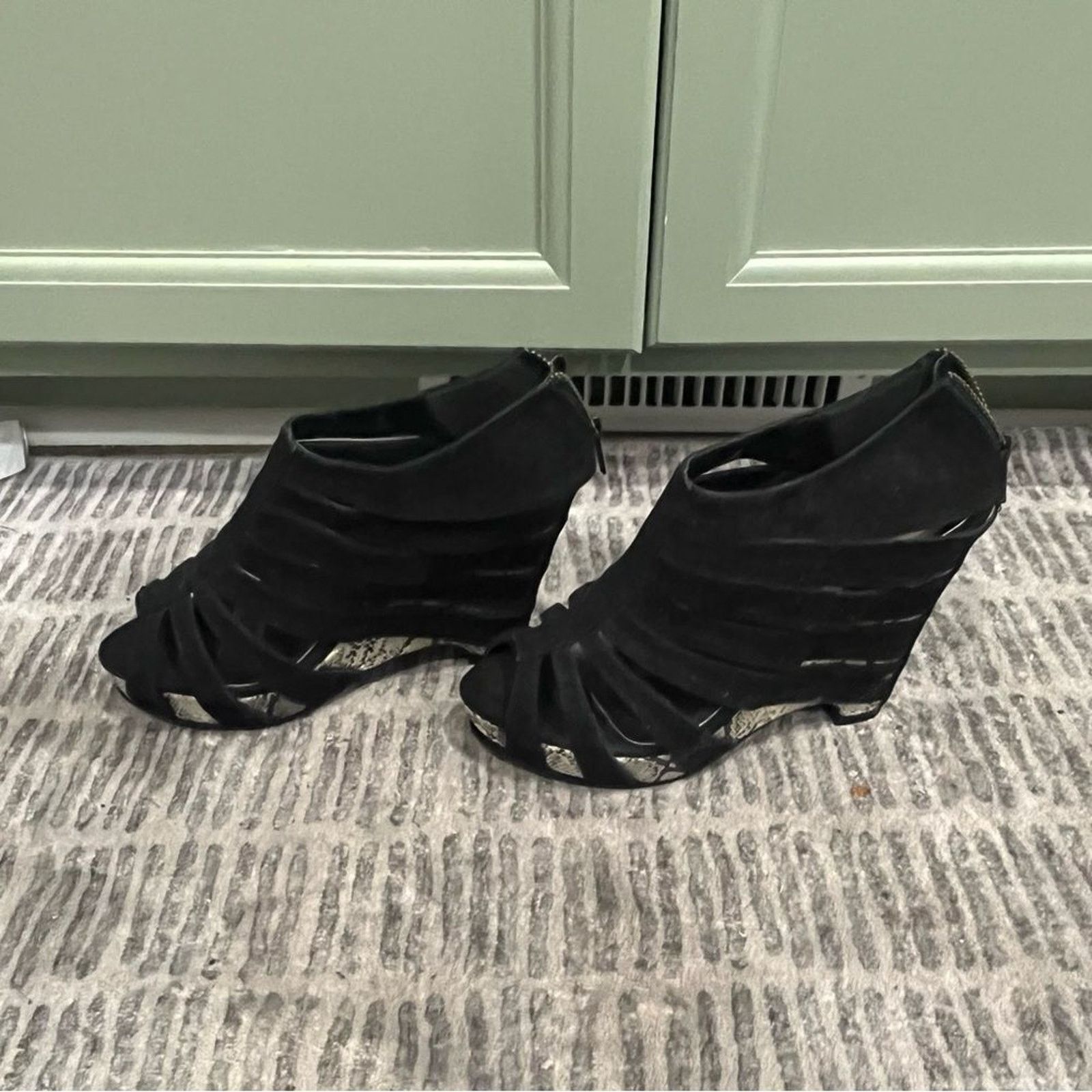 Vintage Shoe Dazzle Velvet Gladiator Sandals Back Zip Black Size 8 Size US 8 / IT 38 - 1 Thumbnail