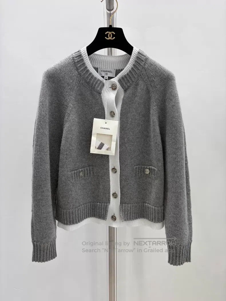 Chanel Chanel Gray and white fake two-piece cashmere cardigan jac Size XS / US 0-2 / IT 36-38 - 1 Thumbnail